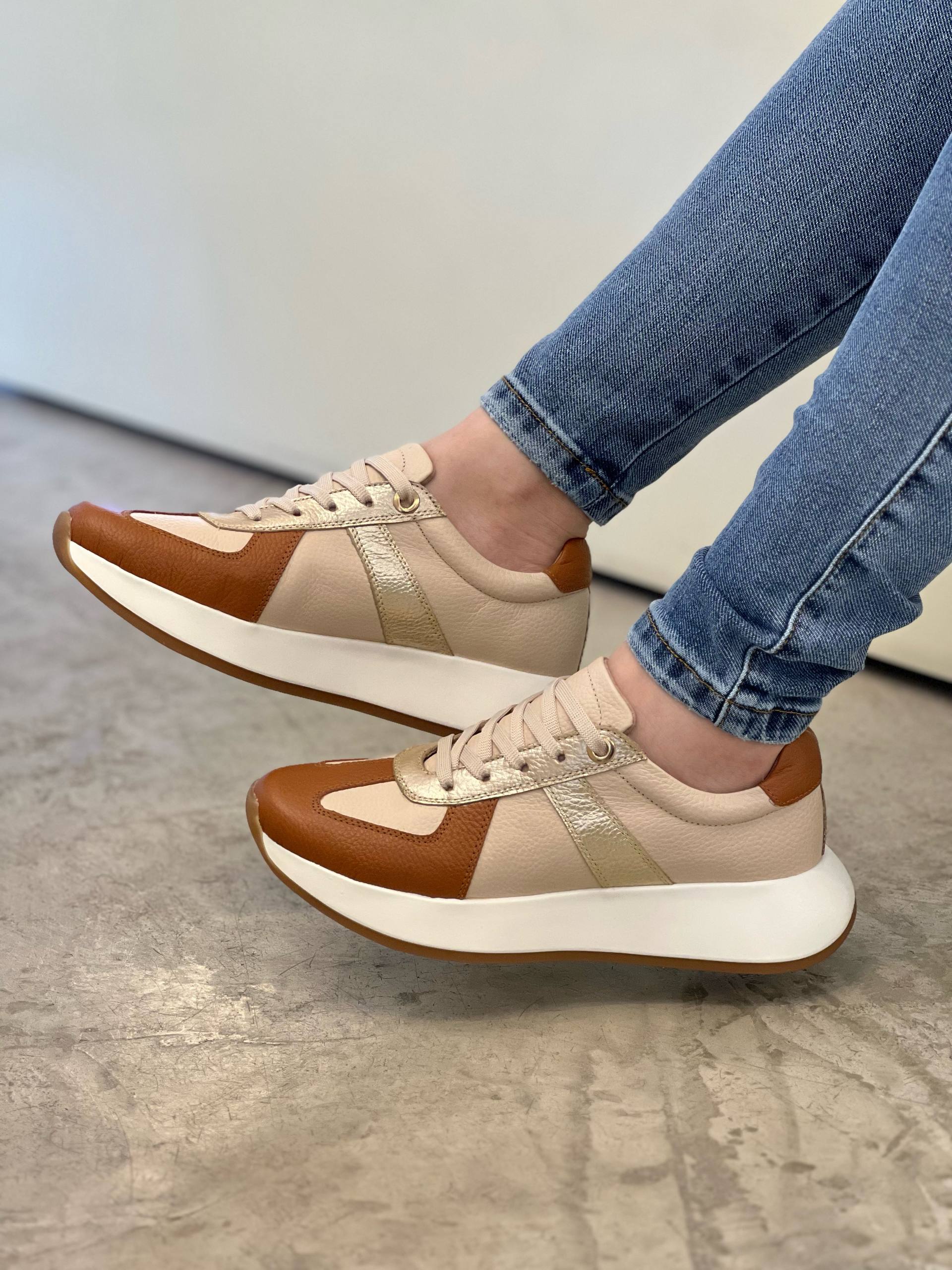Tenis 100% cuero para mujer - DCM06