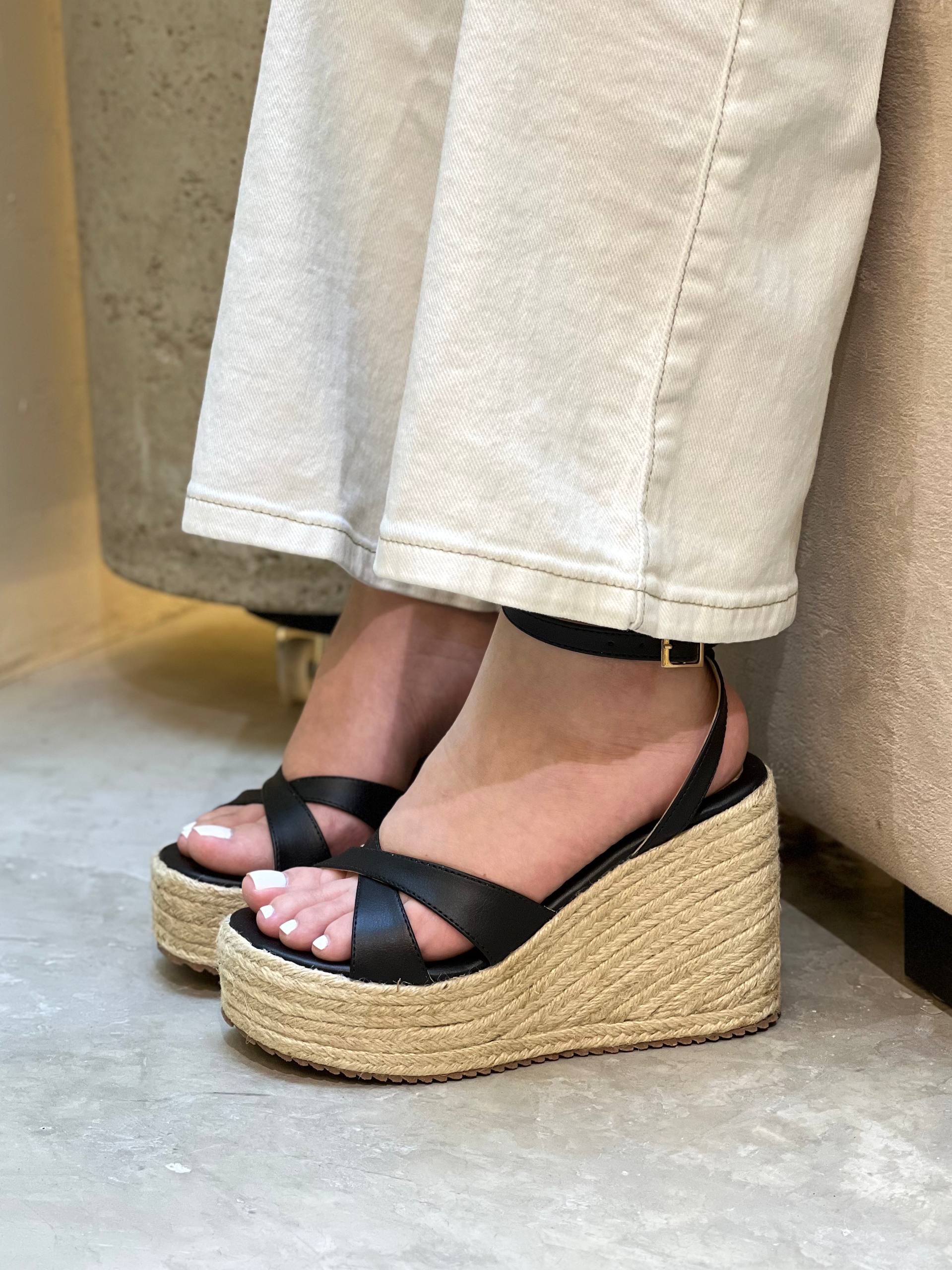 Plataforma para mujer 10cm con hebilla PLTF1003 | Maraldo