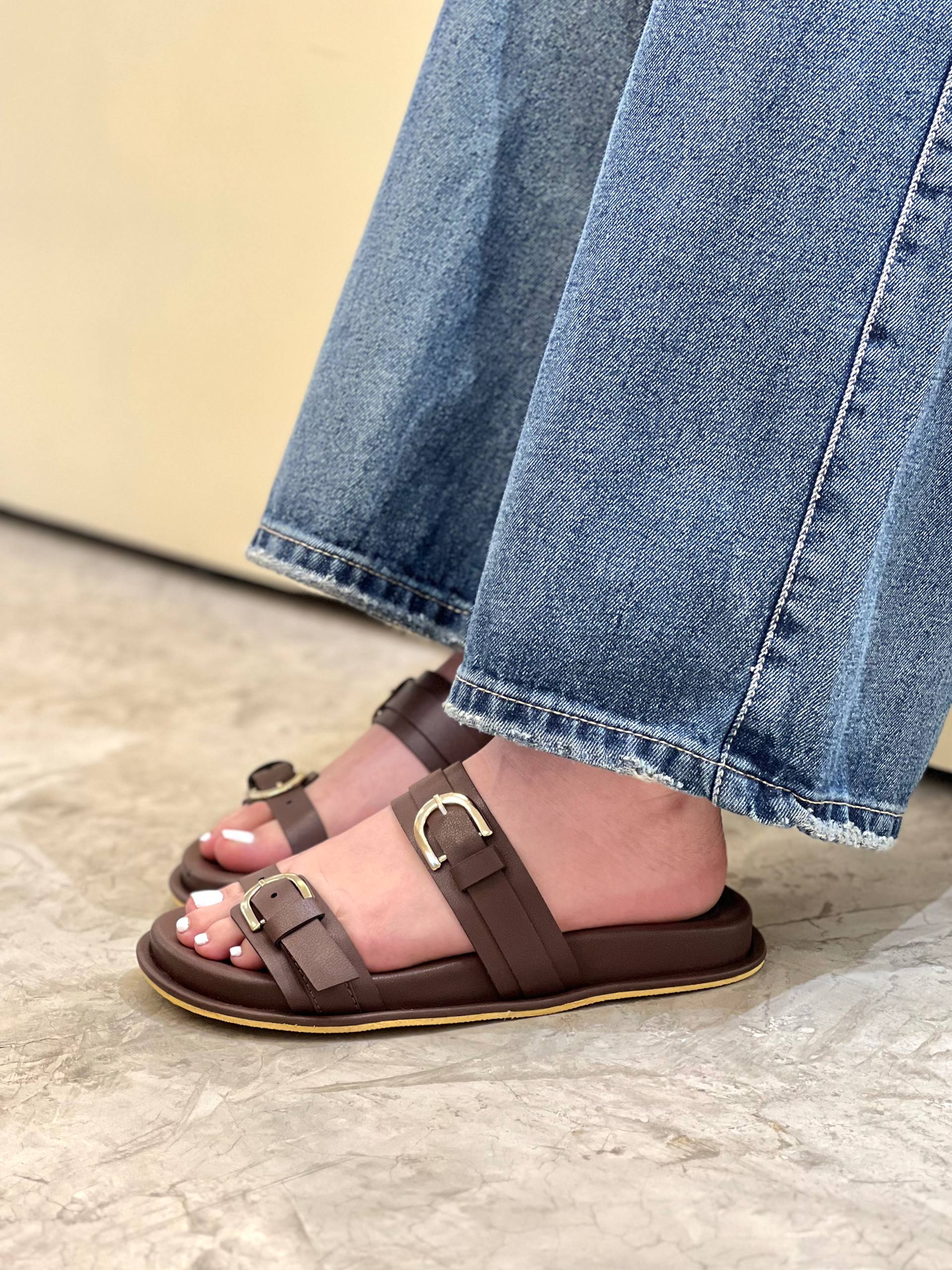 Sandalias con Hebilla Dorada para mujer MB101 | Maraldo