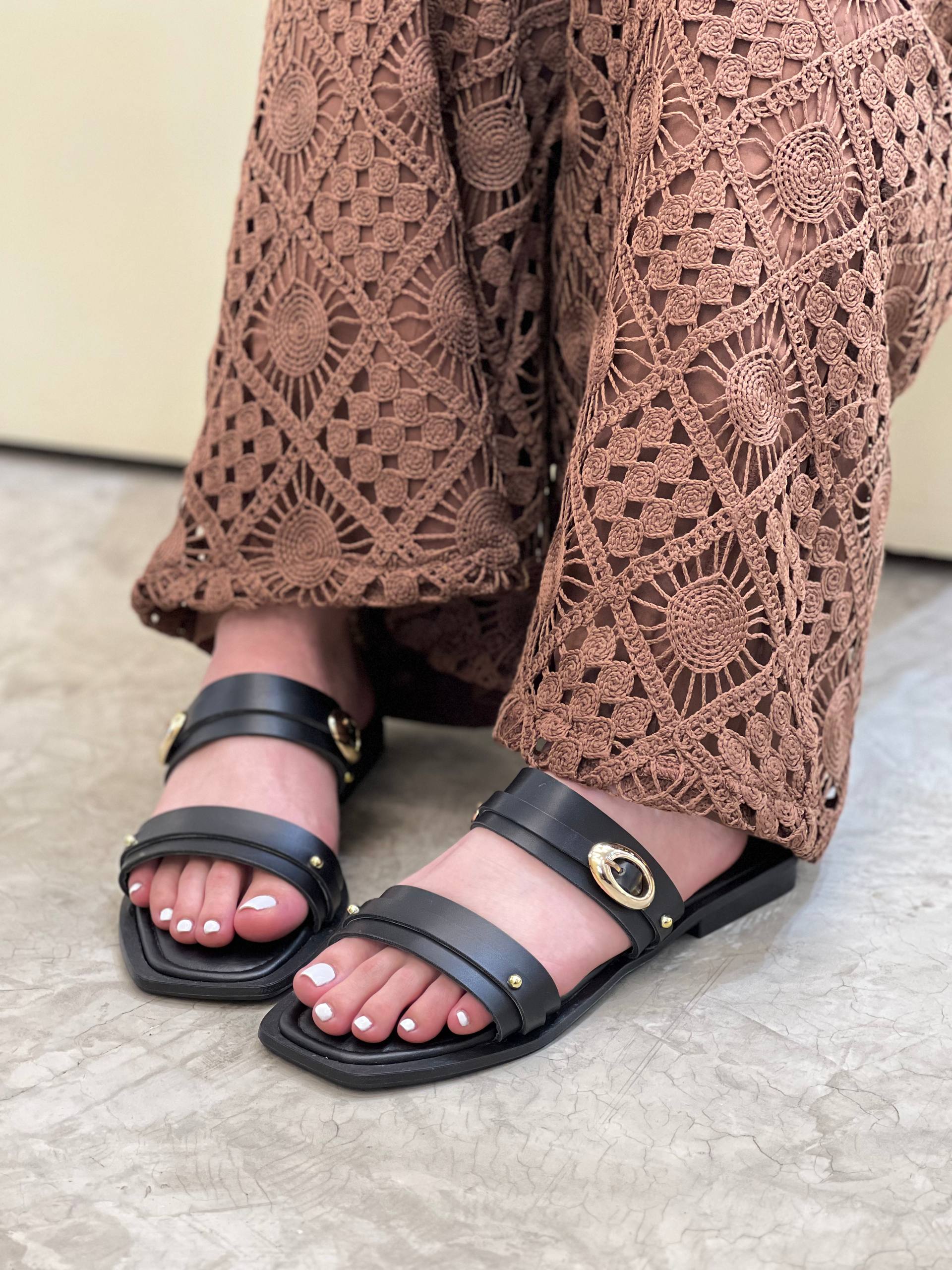Sandalias planas de nueva colección | P1575