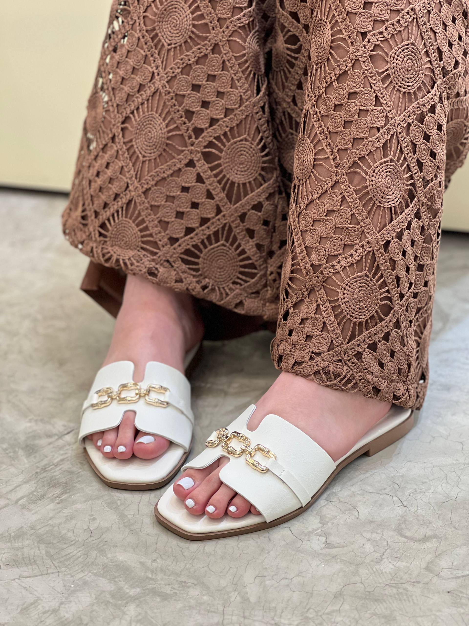 Sandalias planas de nueva colección | P1580