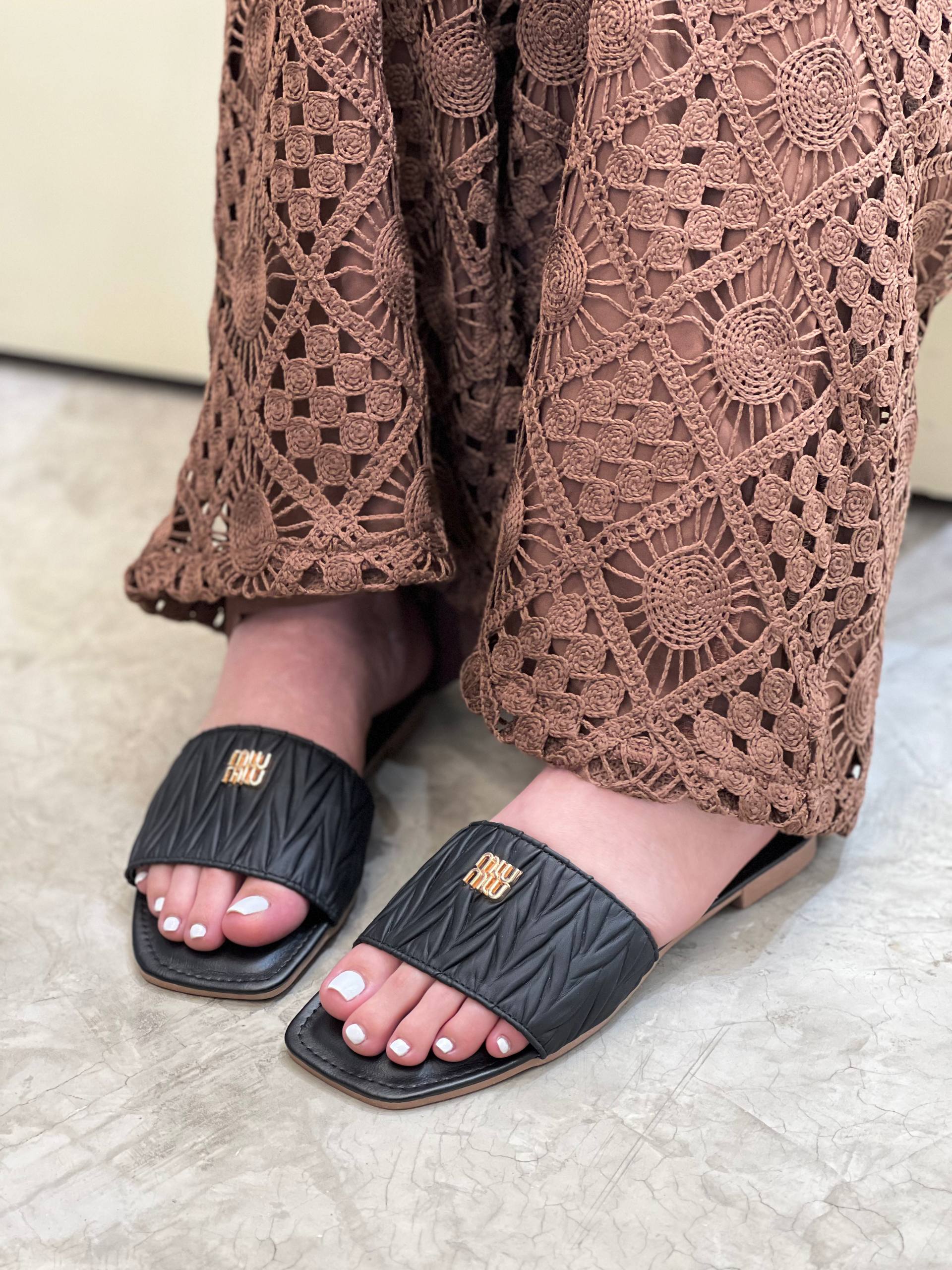 Sandalias planas de nueva colección | P1570