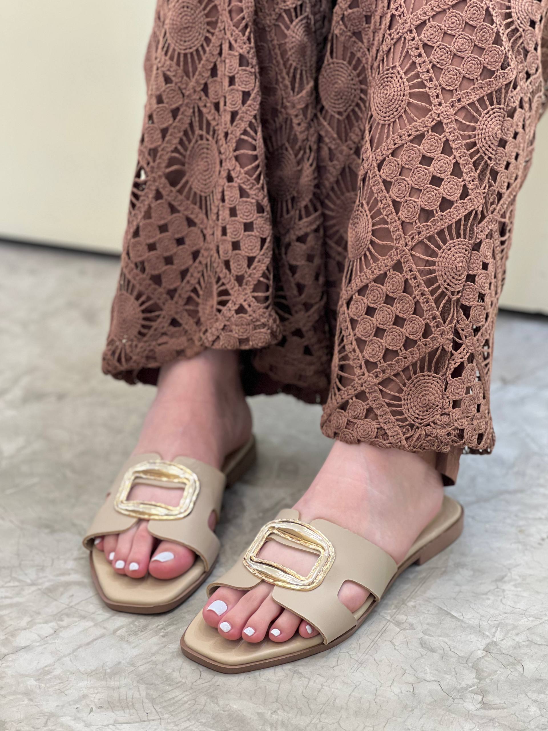 Sandalias planas de nueva colección | P1574