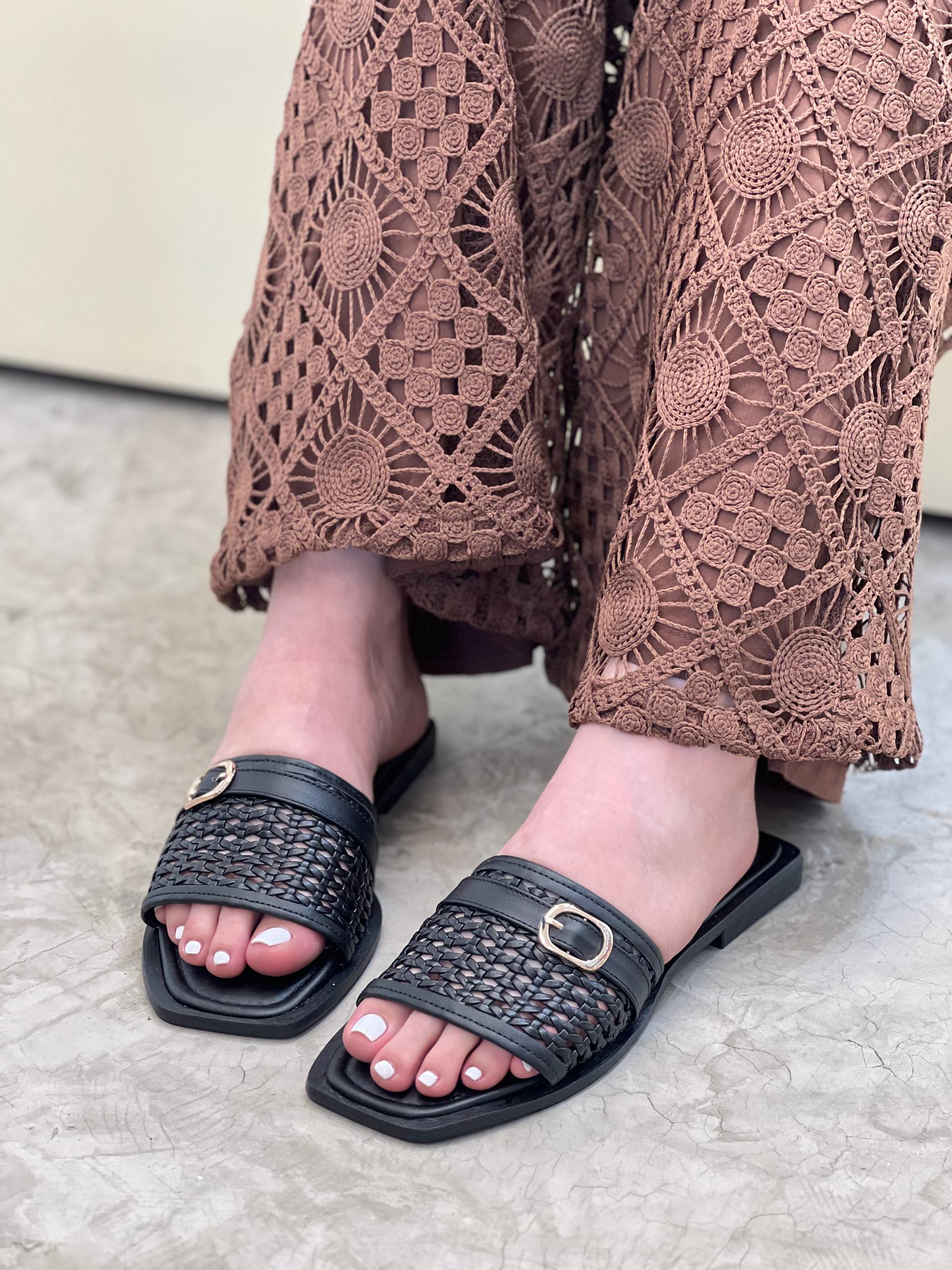 Sandalias planas de nueva colección | P1577