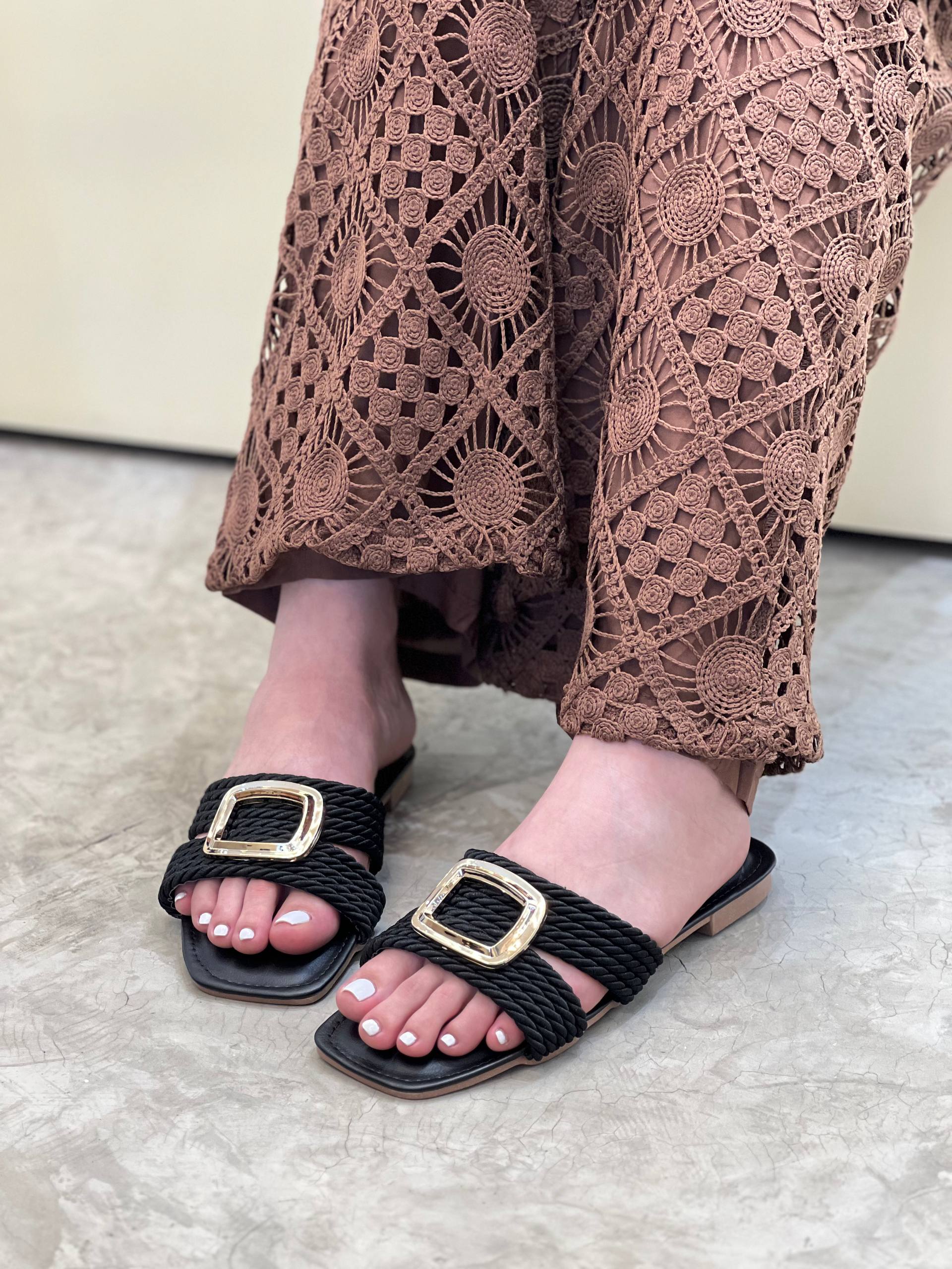 Sandalias planas de nueva colección | P1582