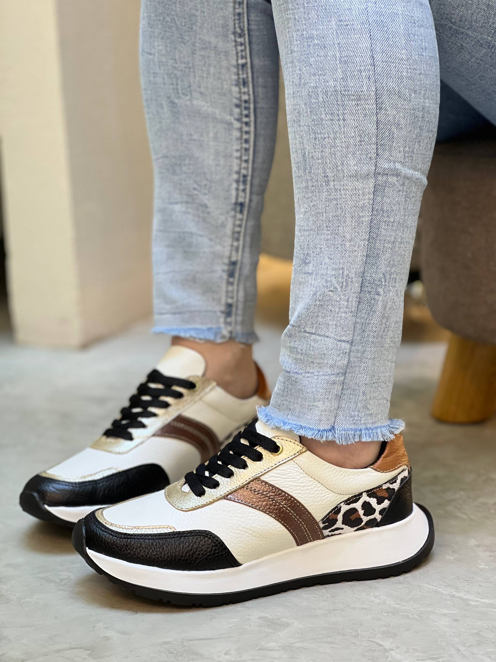 Tenis en cuero con detalle animal print DS095 para mujer | Maraldo