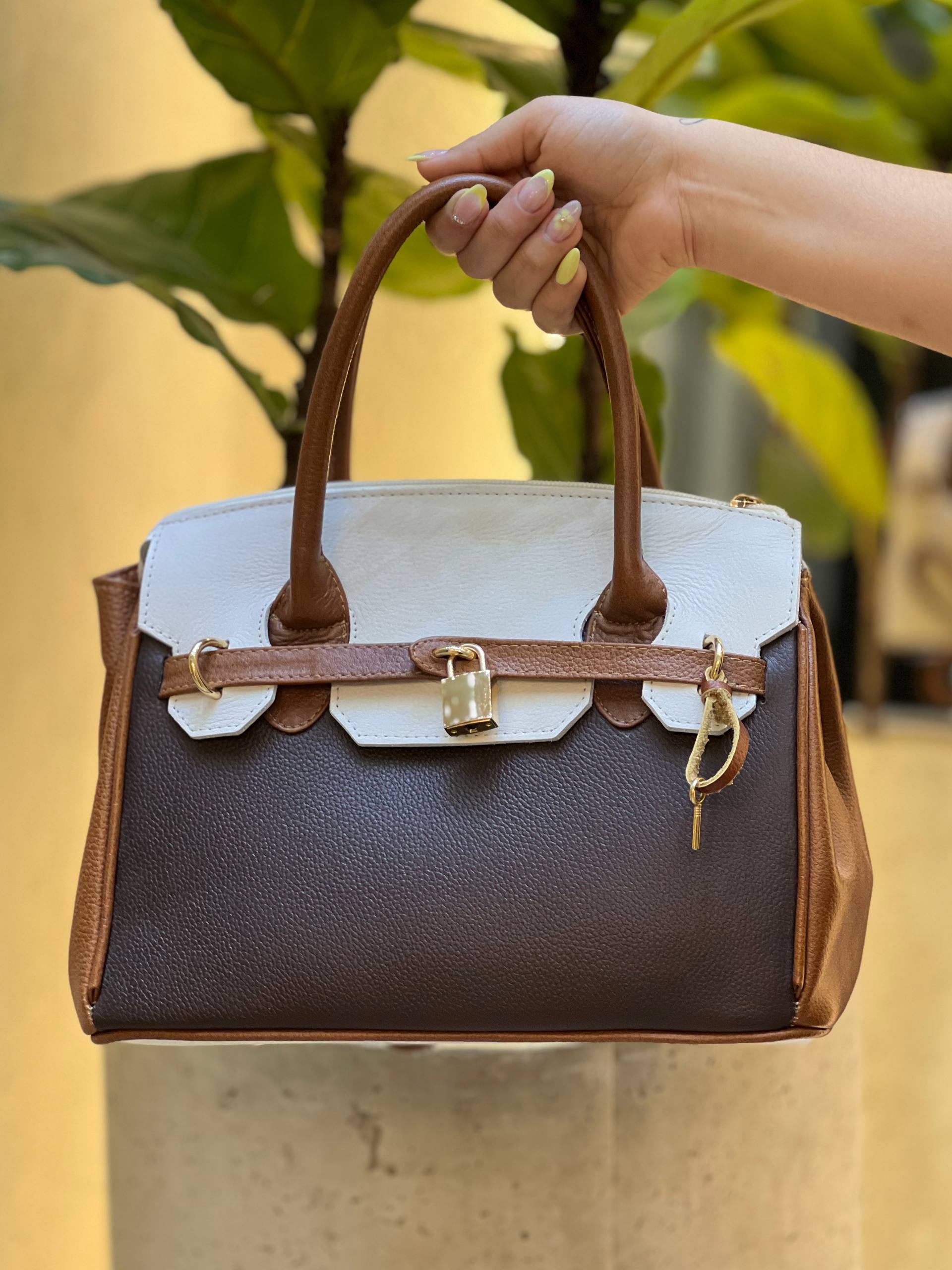 Bolso en 100% Cuero BL044