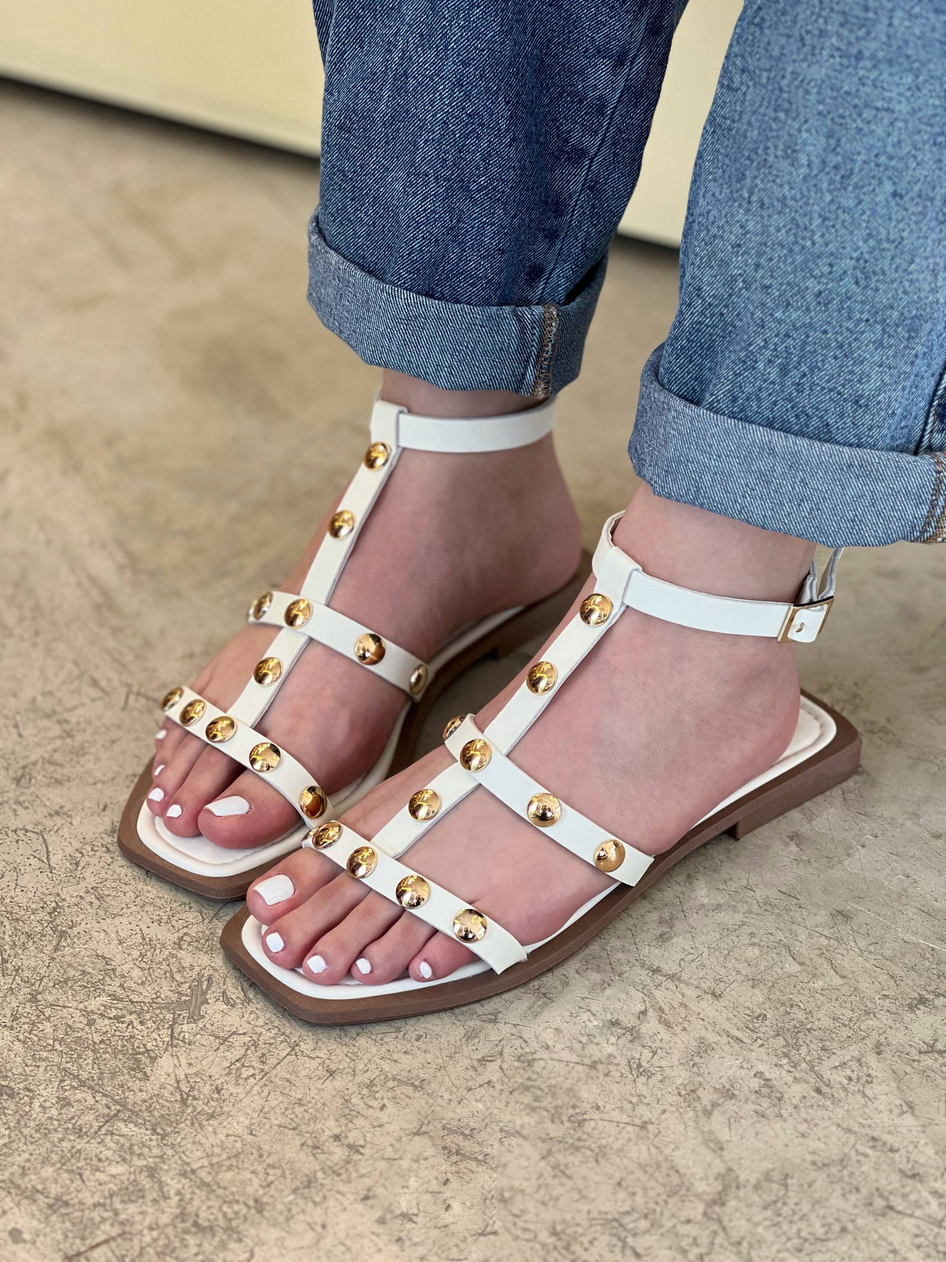 Sandalias planas con taches Dorados| P1593