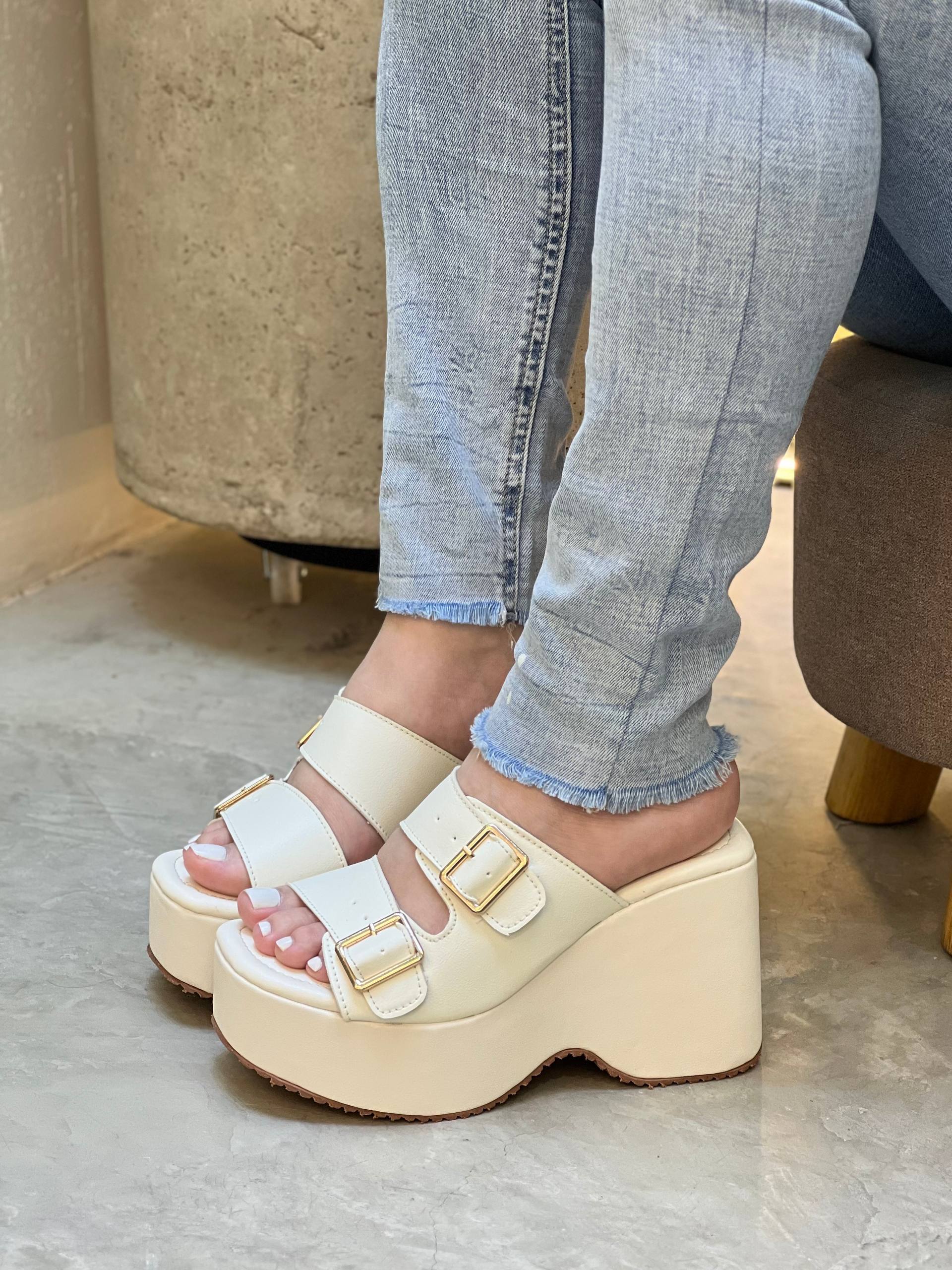 Plataforma para mujer con hebilla PLTF996 | Maraldo