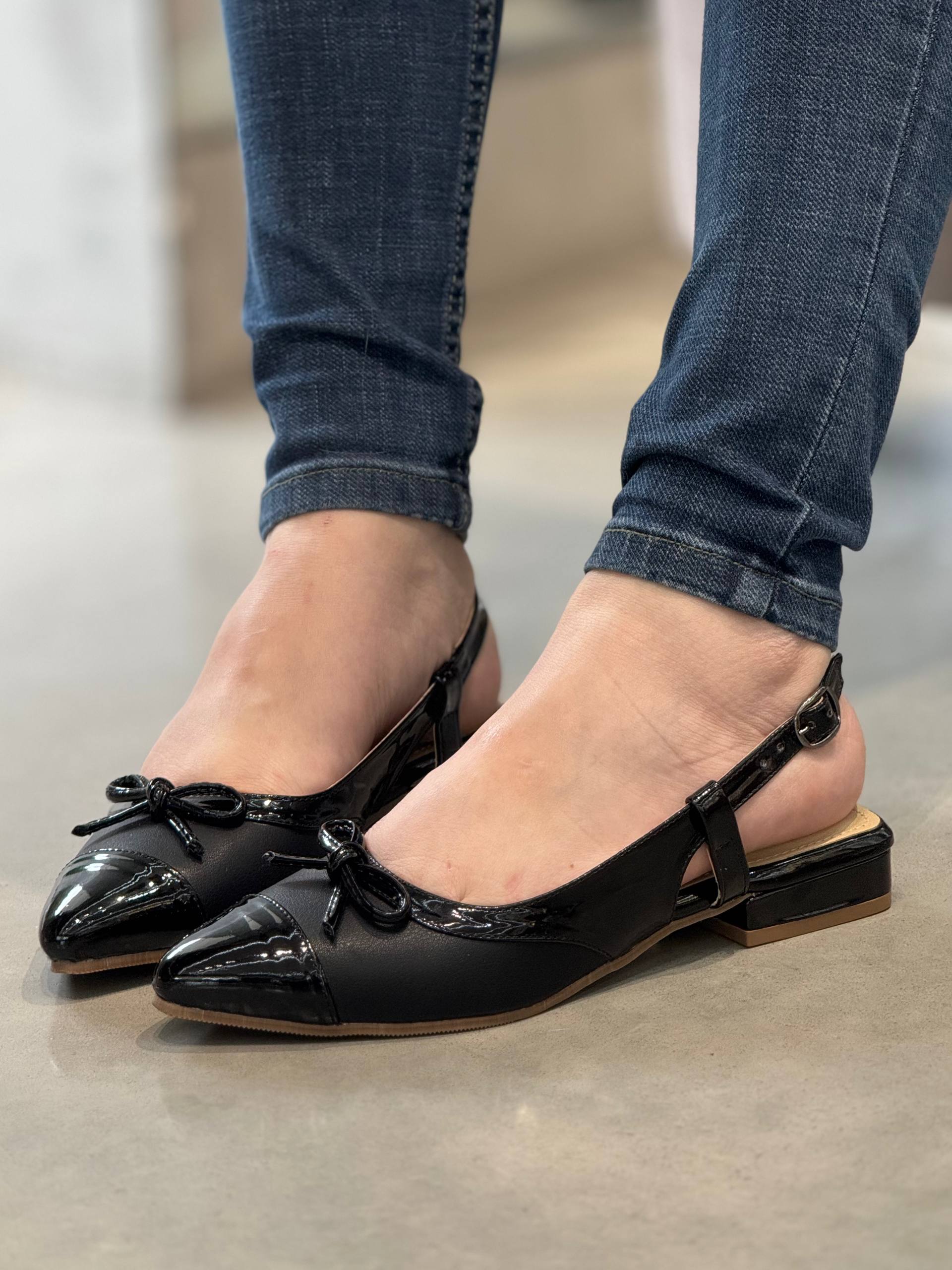 Baletas Negras con Detalle de Lazo ✨ VL18