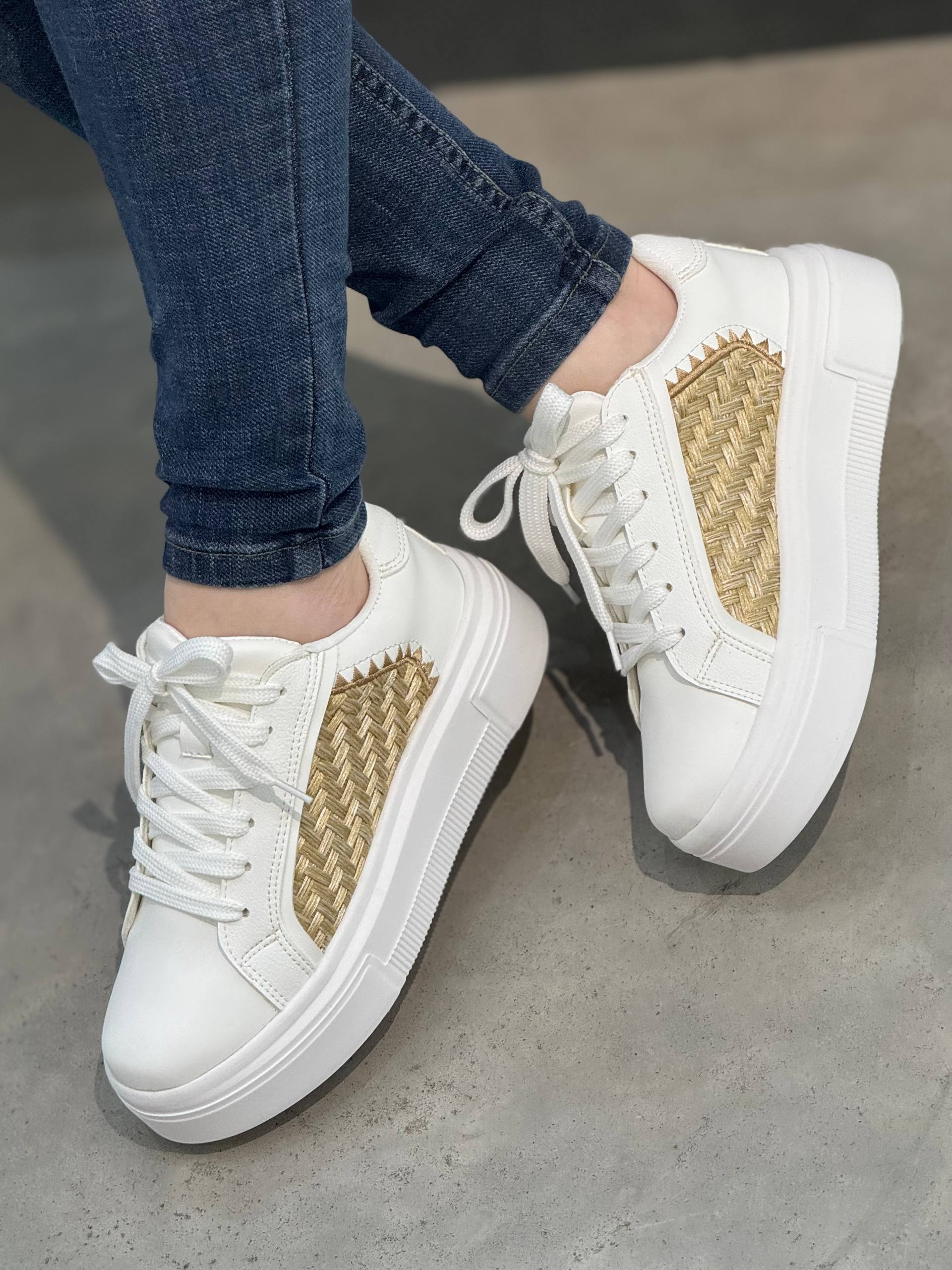 Tenis Blancos con Detalle Tejido – D887