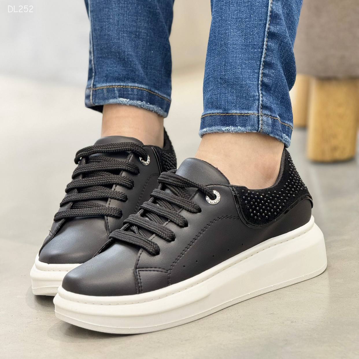 Tenis negros mujer con plataforma blanca - DL252
