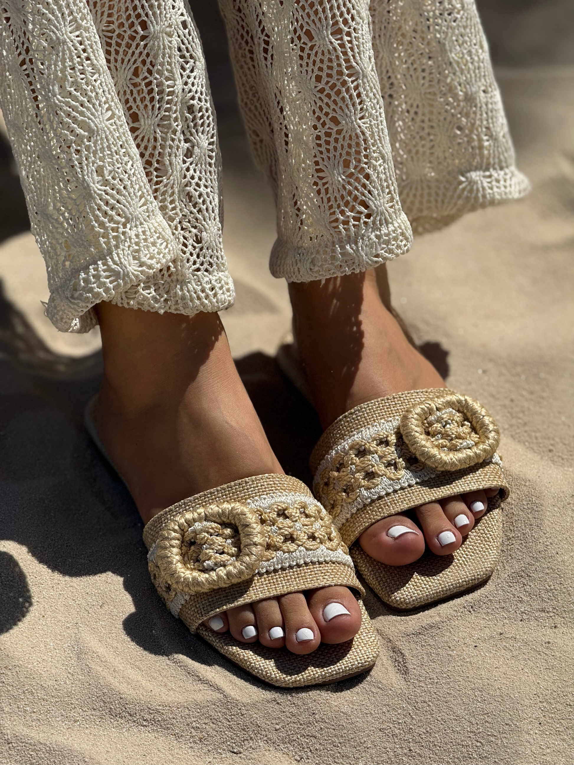 Sandalias planas con detalle tejido P1488 para mujer | Maraldo