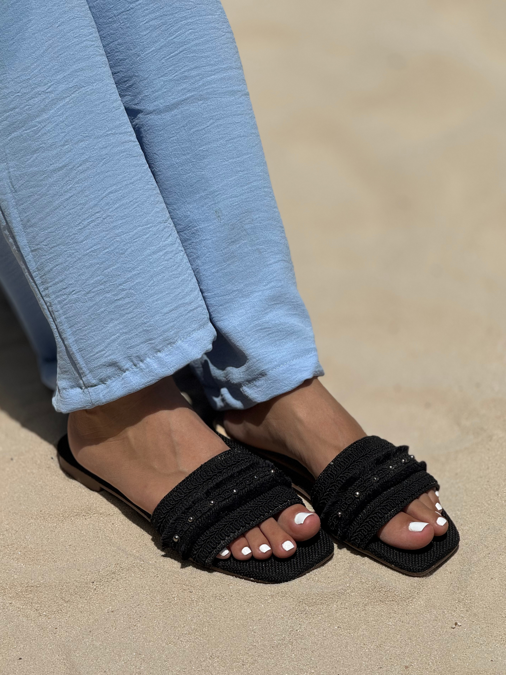 Sandalias planas con detalle artesanal P1491 para mujer | Maraldo