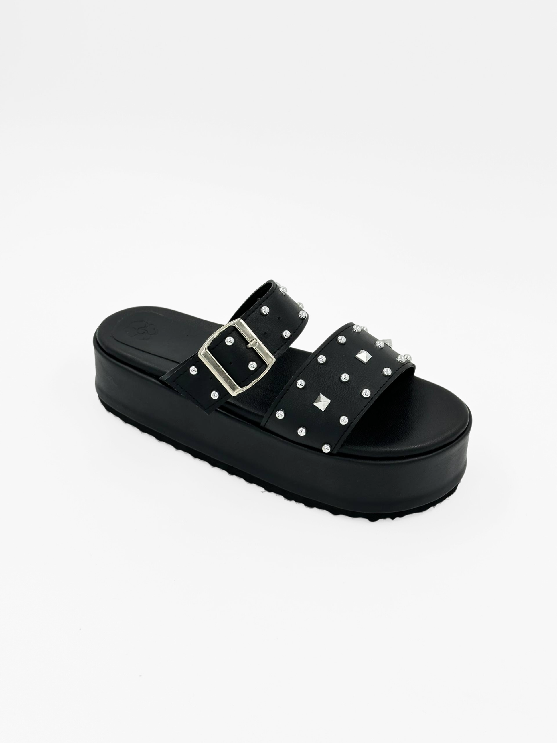 Sandalias modernas de plataforma con hebilla y taches MB109 para mujer | Maraldo