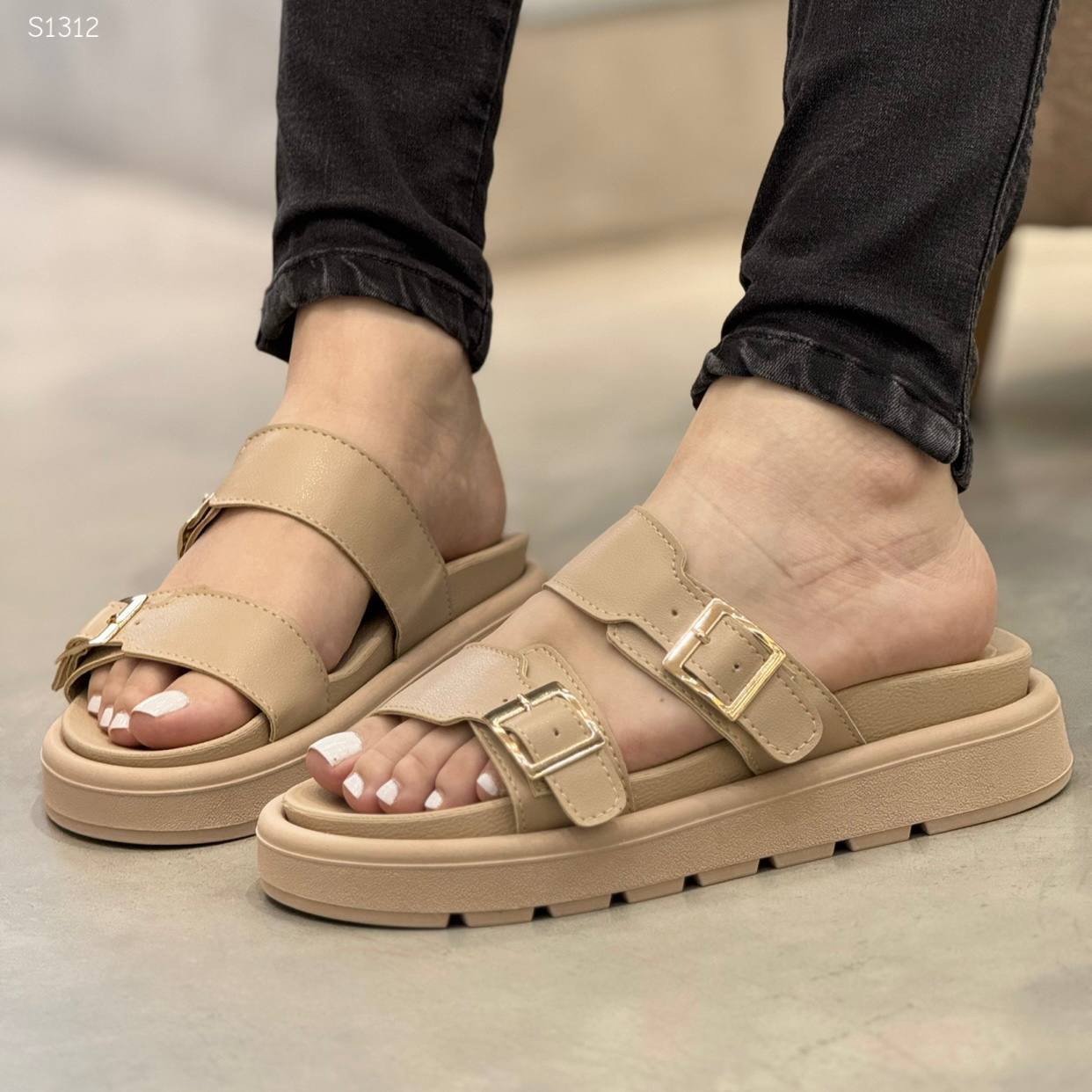 Sandalias negras con suela chunky S1312