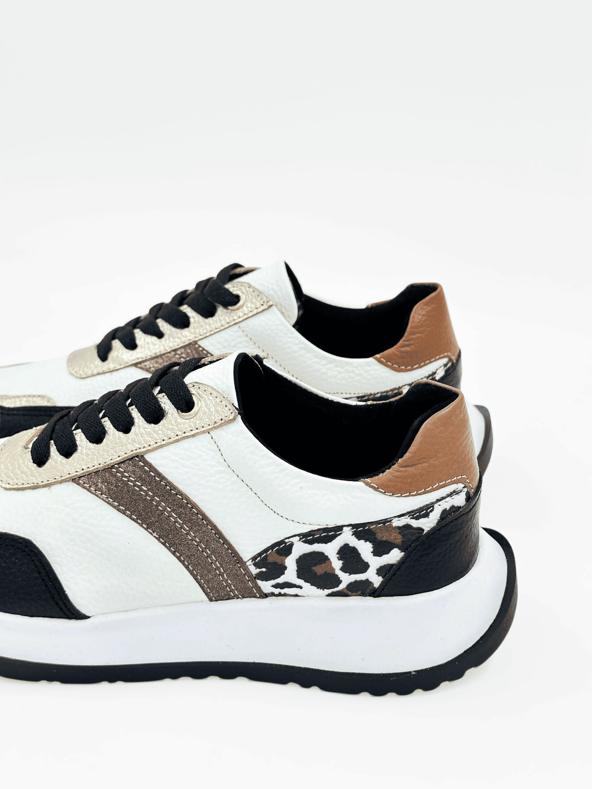 Tenis en cuero con detalle animal print DS095 para mujer | Maraldo