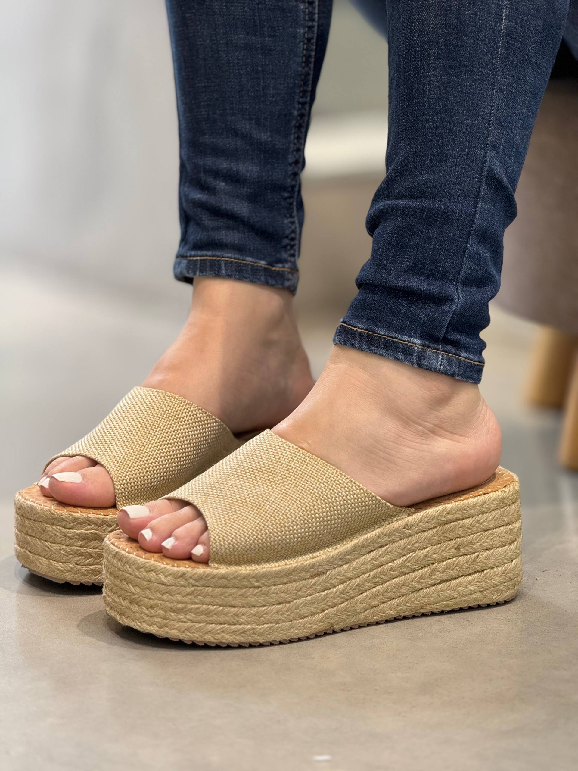 Sandalias con plataforma de yute tipo slide 5 cm PLTF951 | Maraldo