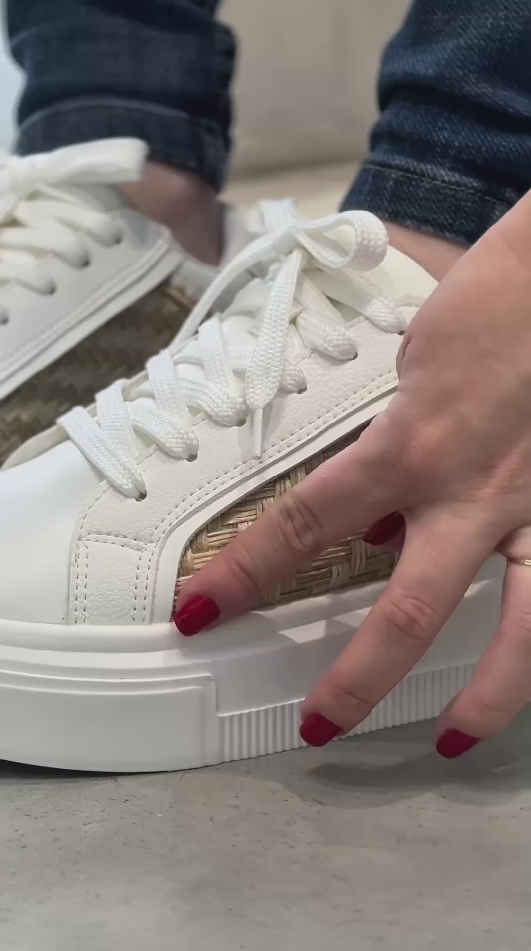 Tenis Blancos con Detalle Tejido – D887