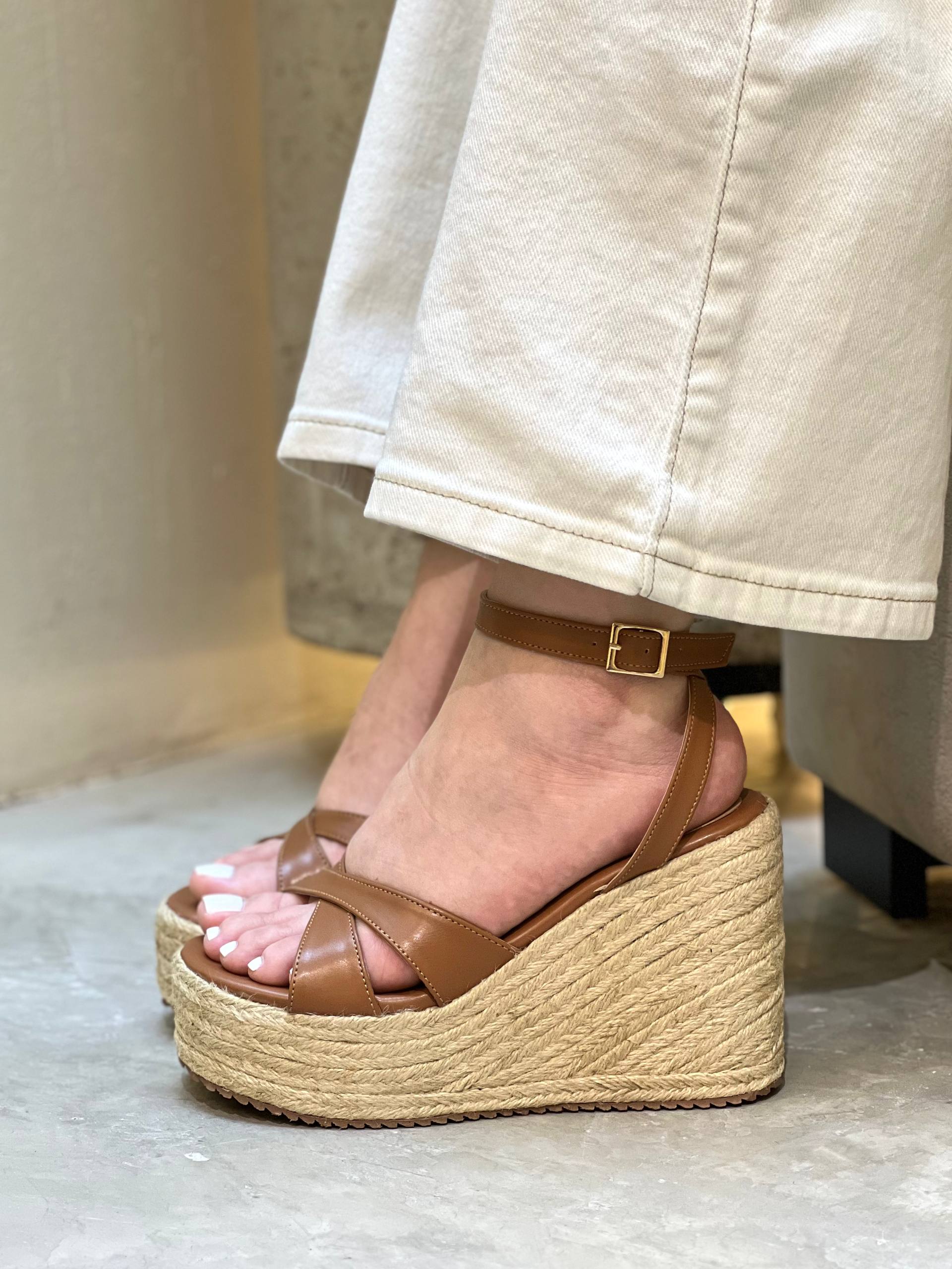 Plataforma para mujer 10cm con hebilla PLTF1003 | Maraldo