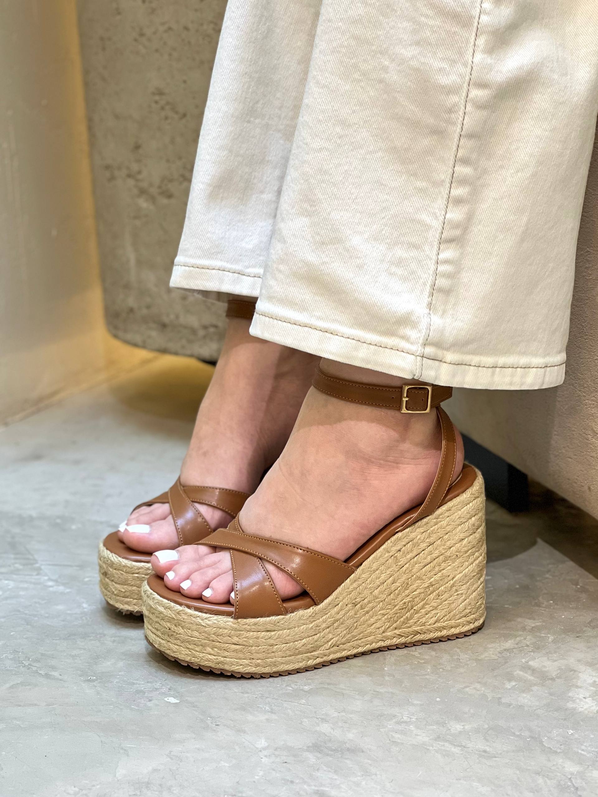 Plataforma para mujer 10cm con hebilla PLTF1003 | Maraldo