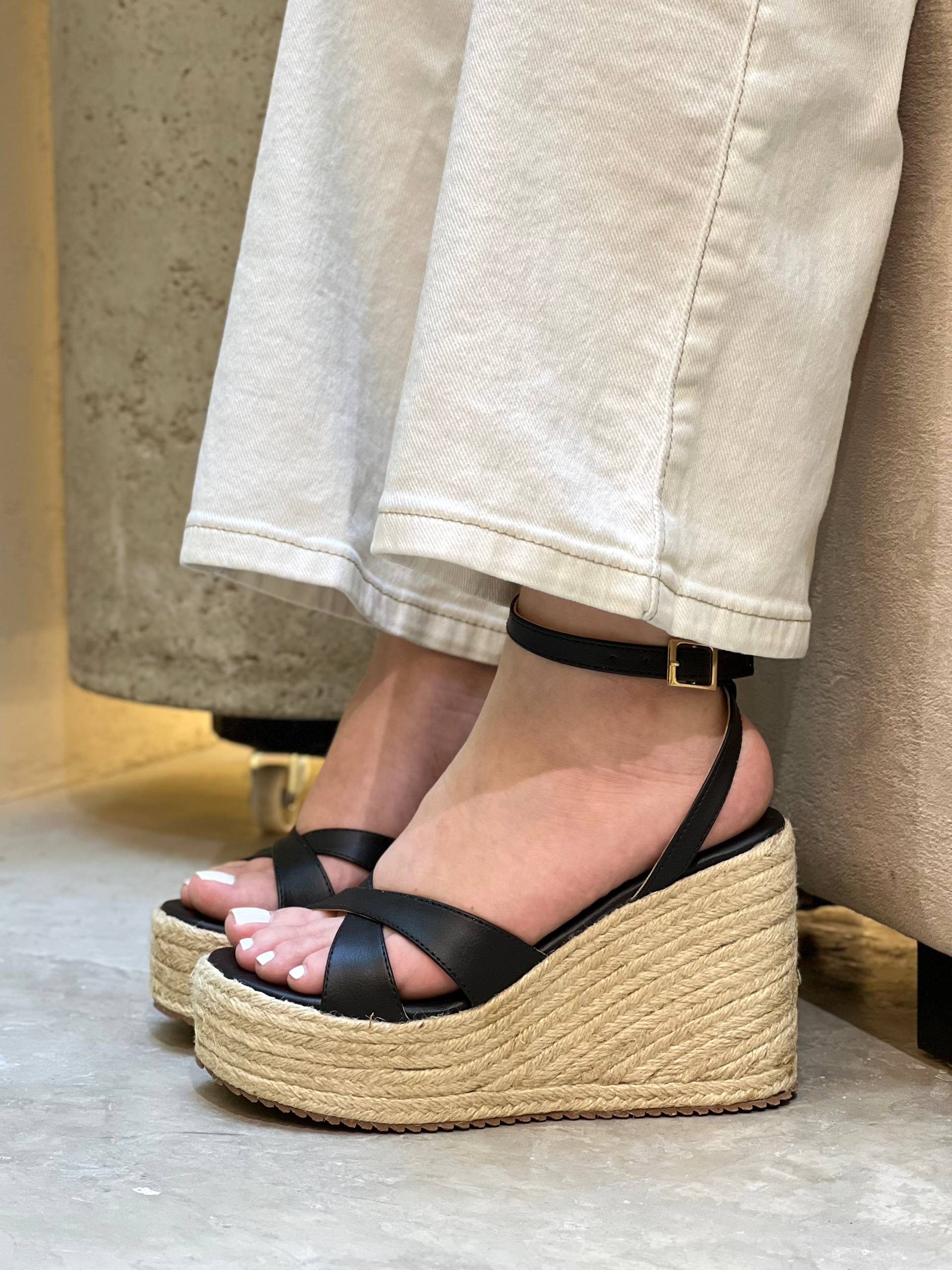 Plataforma para mujer 10cm con hebilla PLTF1003 | Maraldo