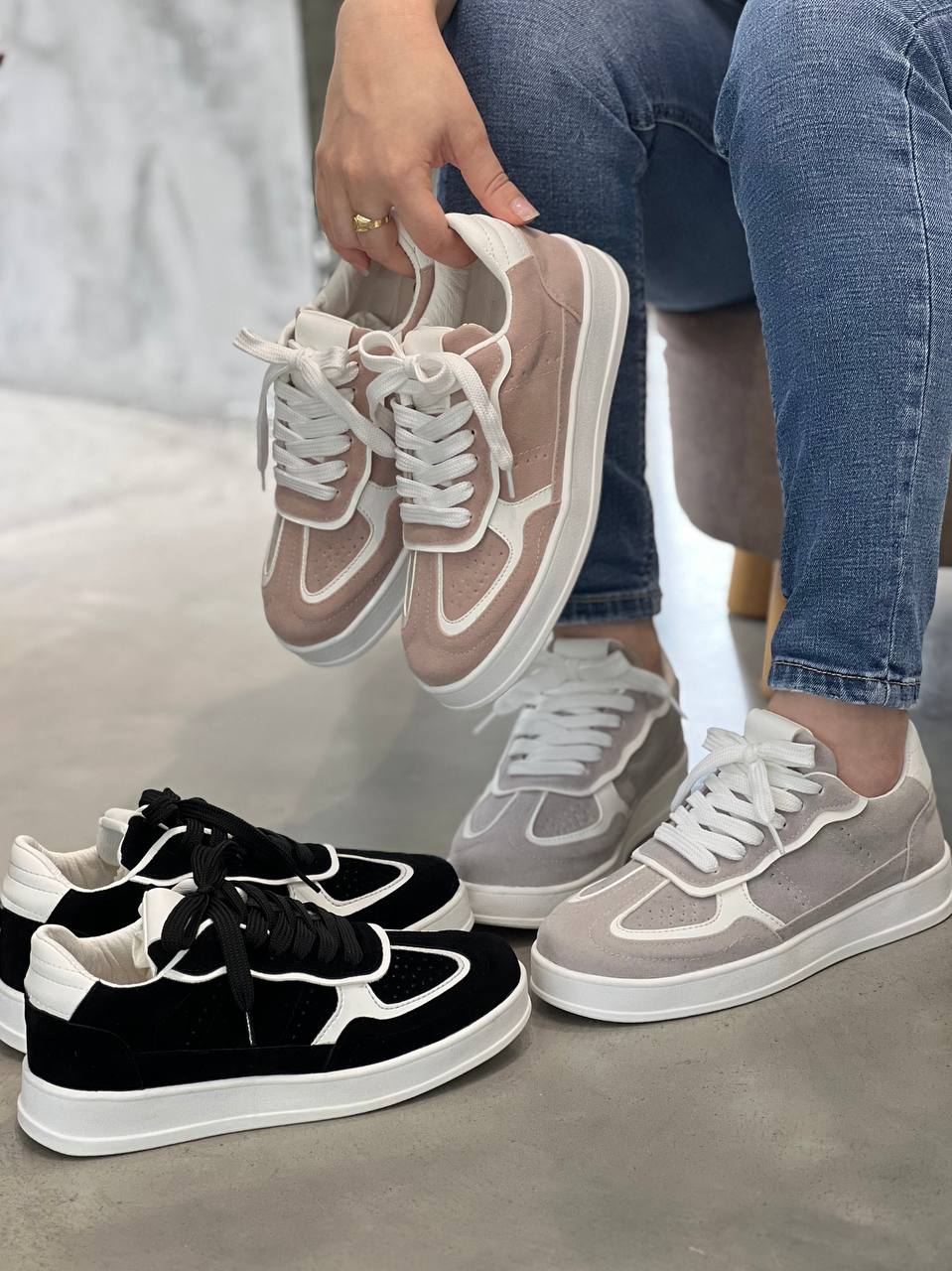 Tenis Grises casuales para mujer con suela blanca - D879