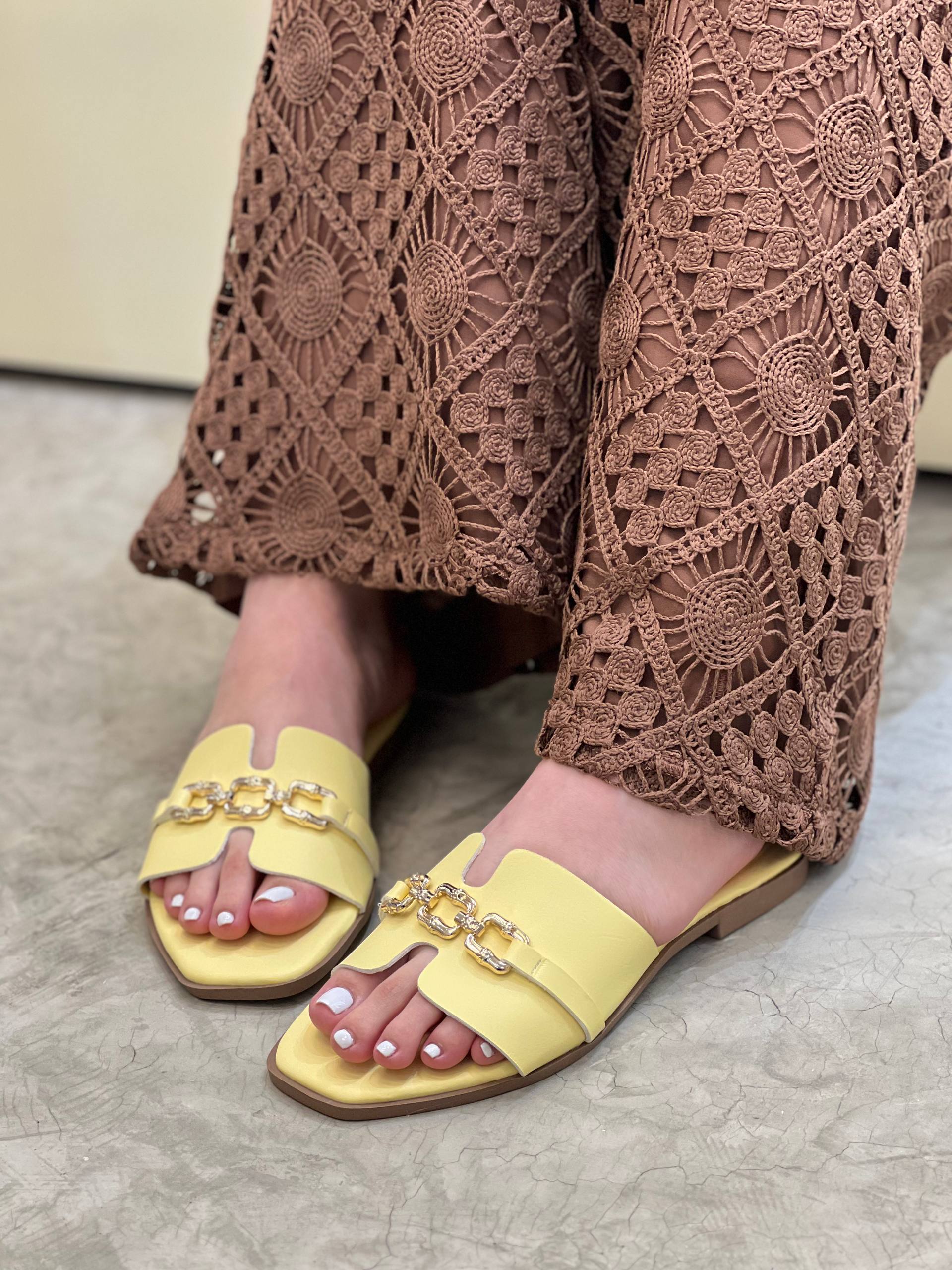 Sandalias planas de nueva colección | P1580