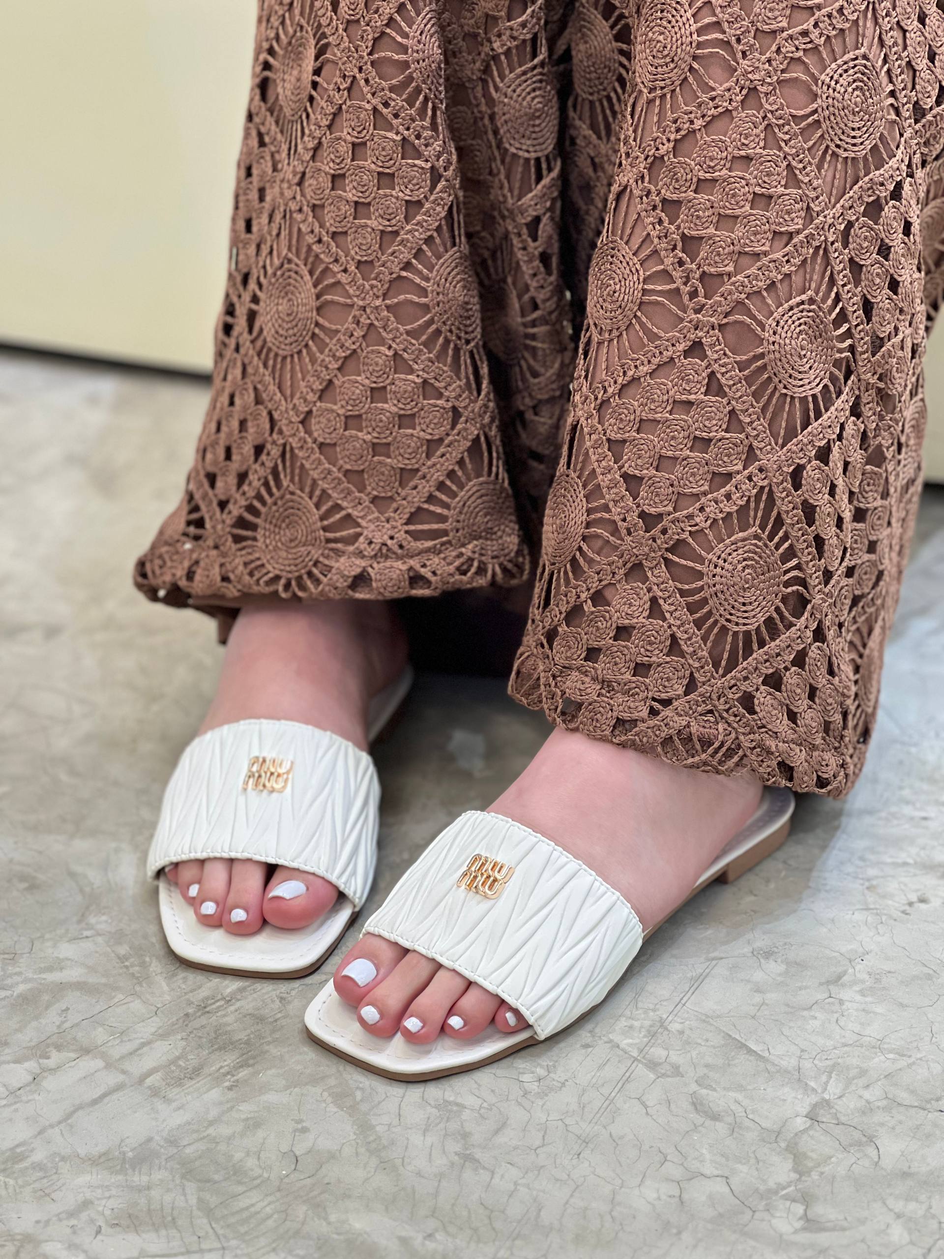 Sandalias planas de nueva colección | P1570