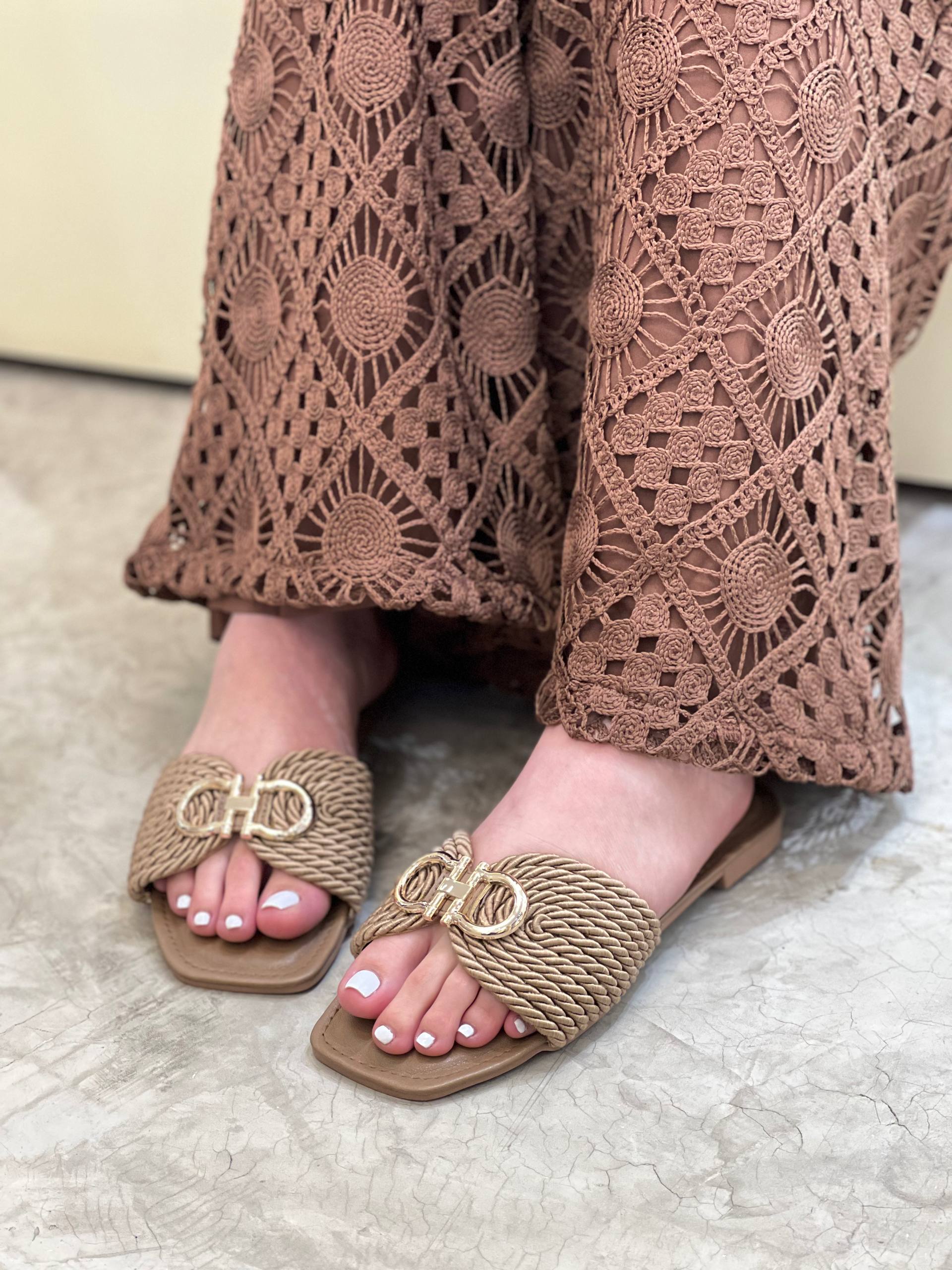 Sandalias planas de nueva colección | P1581