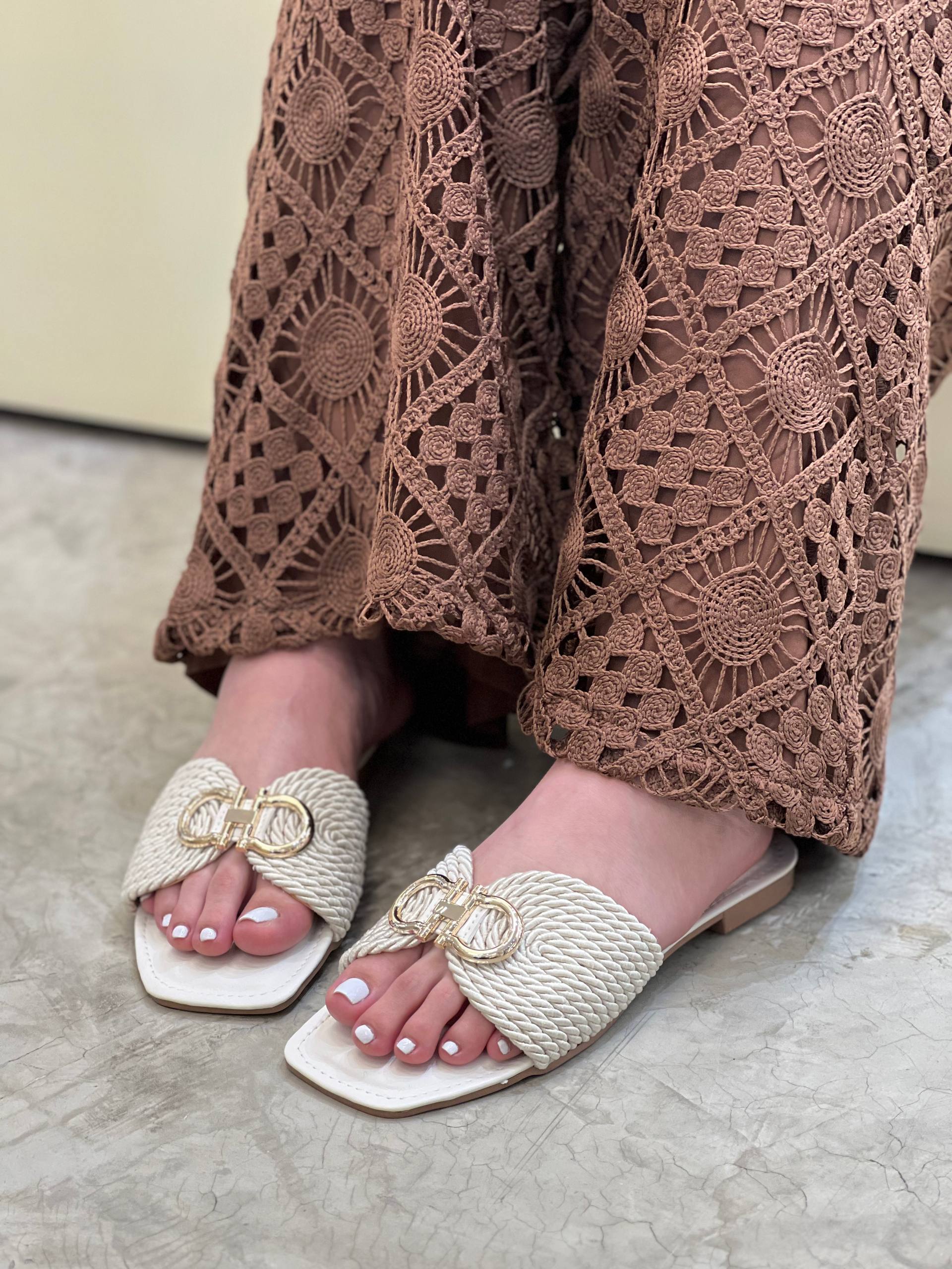 Sandalias planas de nueva colección | P1581