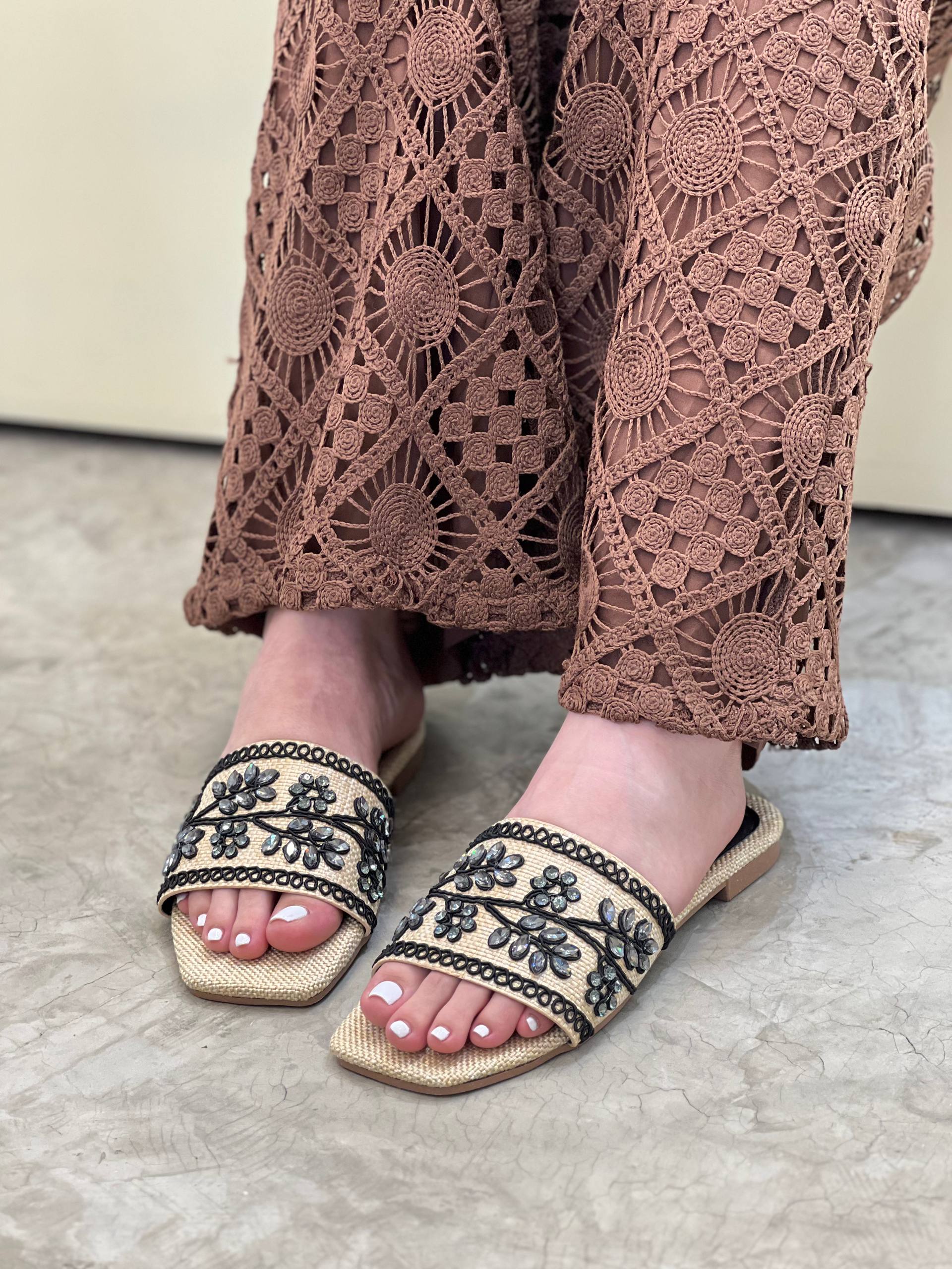 Sandalias planas de nueva colección | P1572