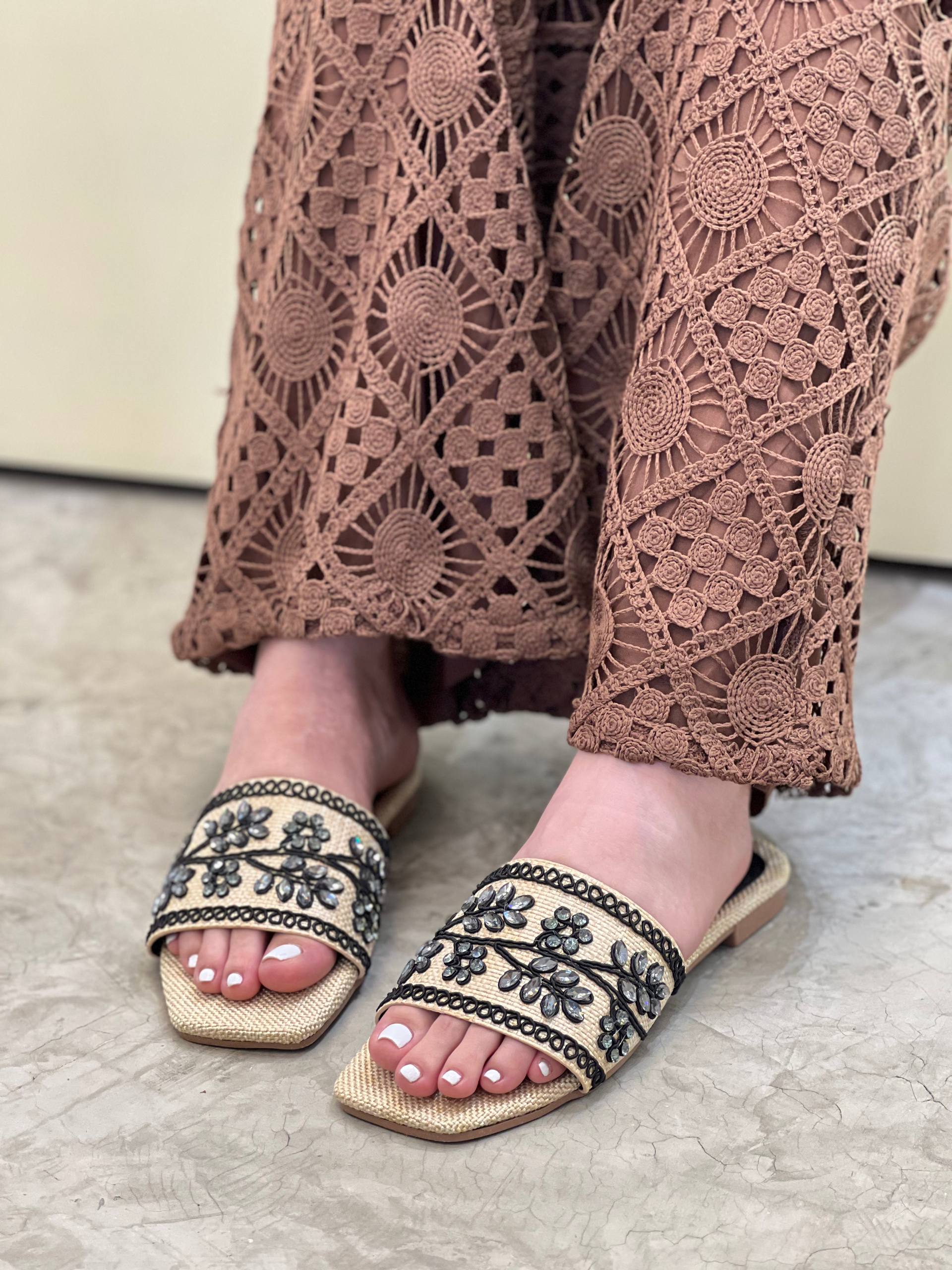 Sandalias planas de nueva colección | P1572