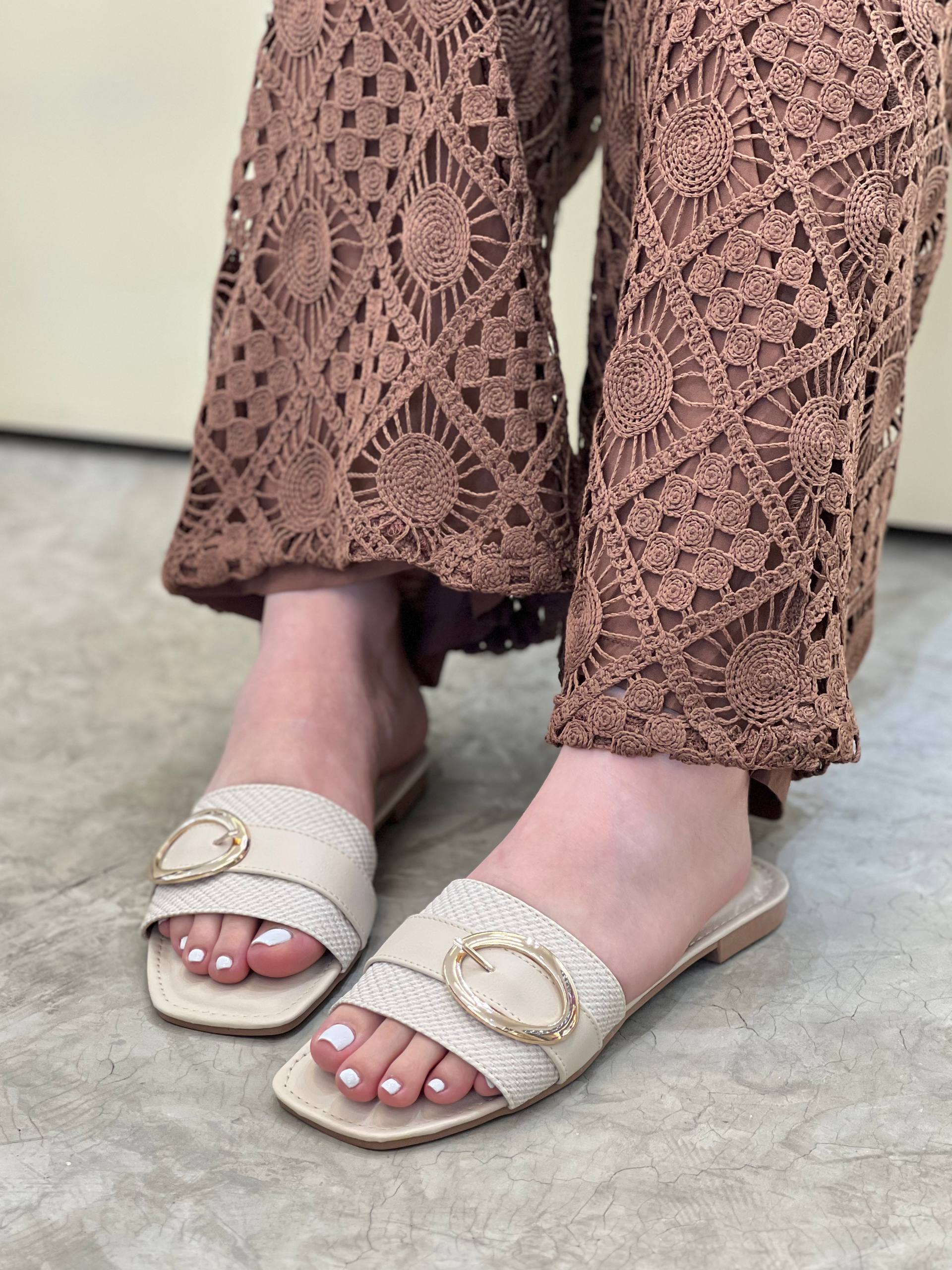 Sandalias planas de nueva colección | P1583