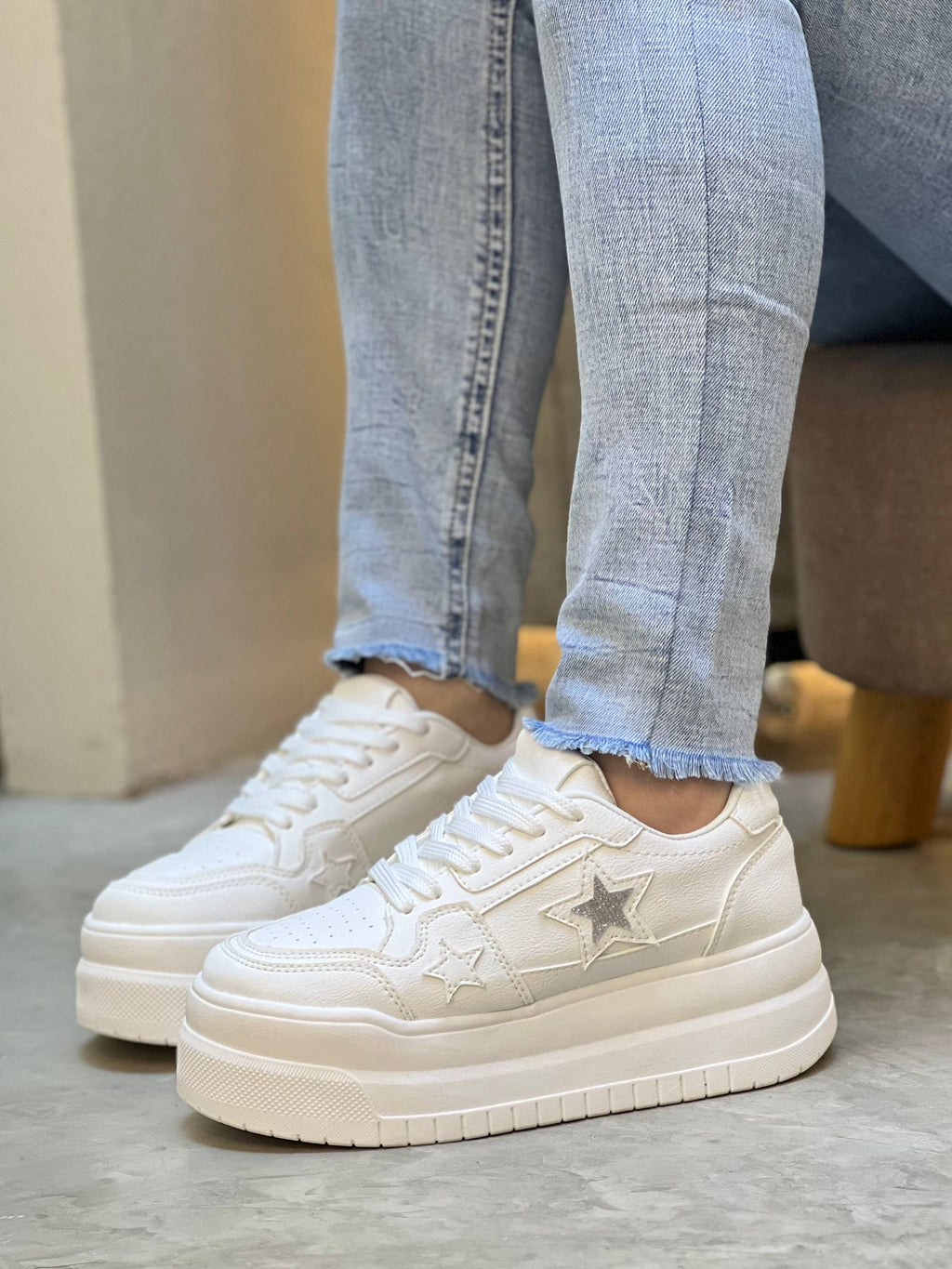Tenis blanco suela alta con estrella - D892