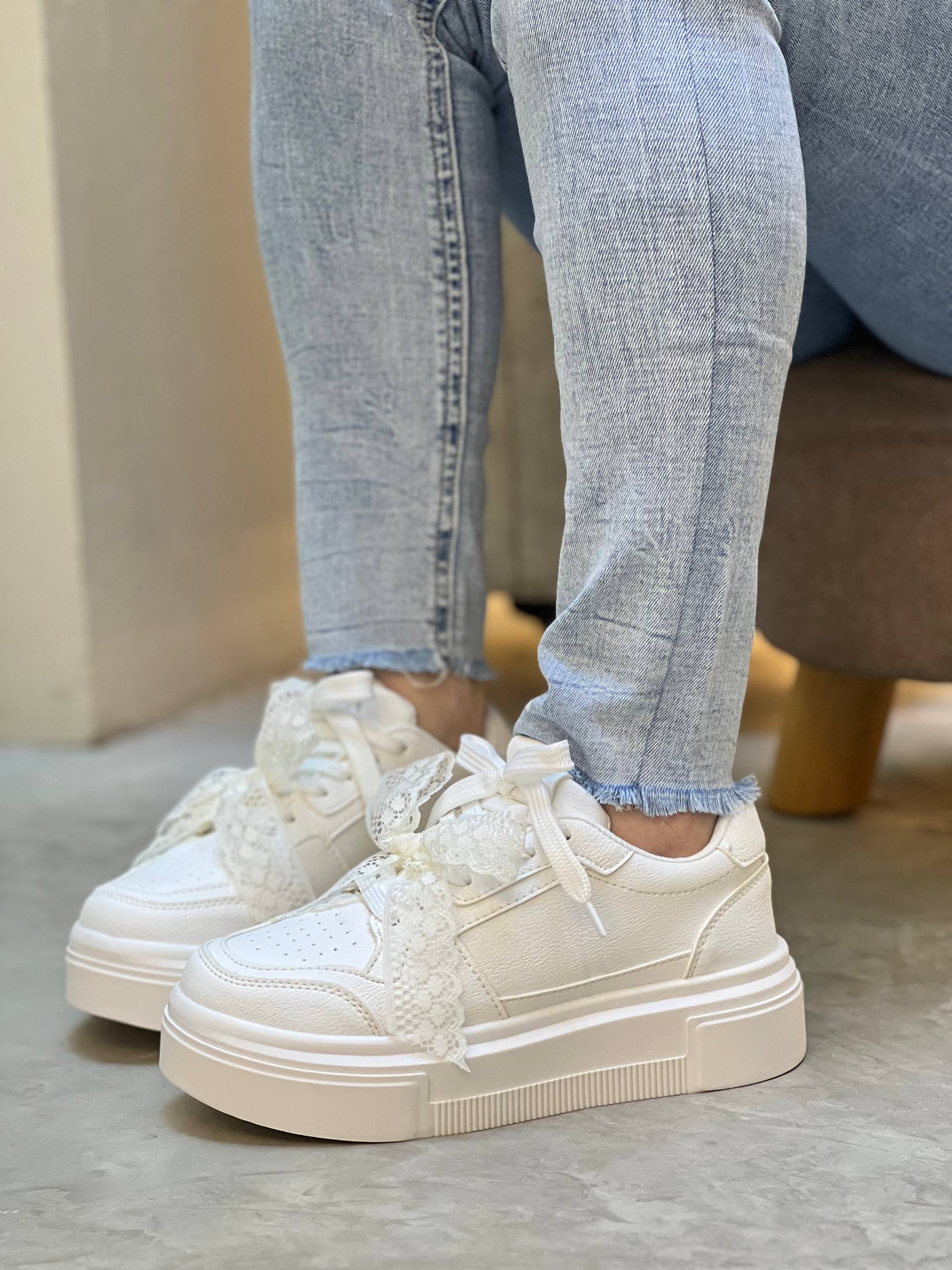 Tenis blanco suela alta D894 para mujer | Maraldo