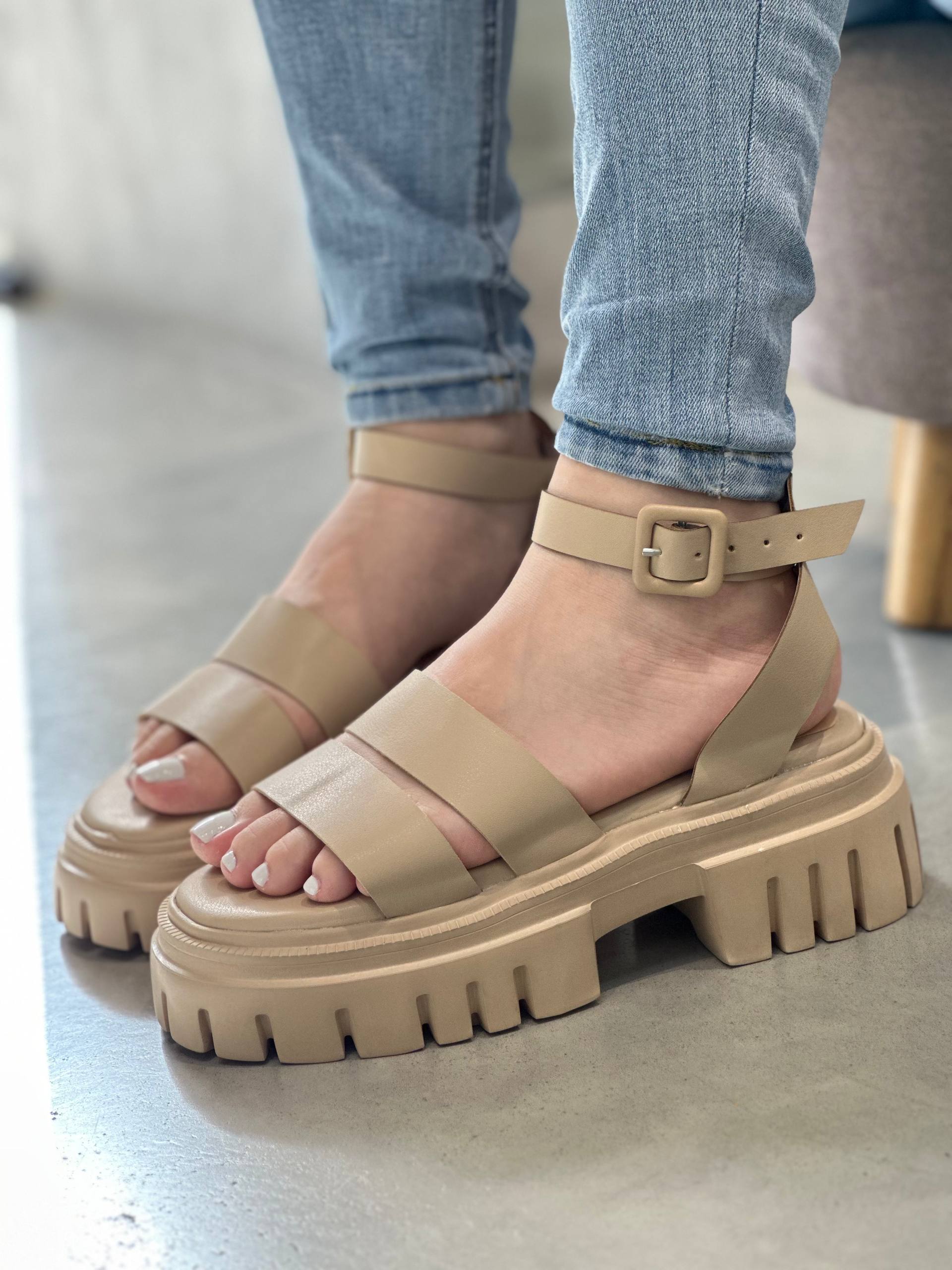 Sandalia Chunky Beige 🤎  - MB98
