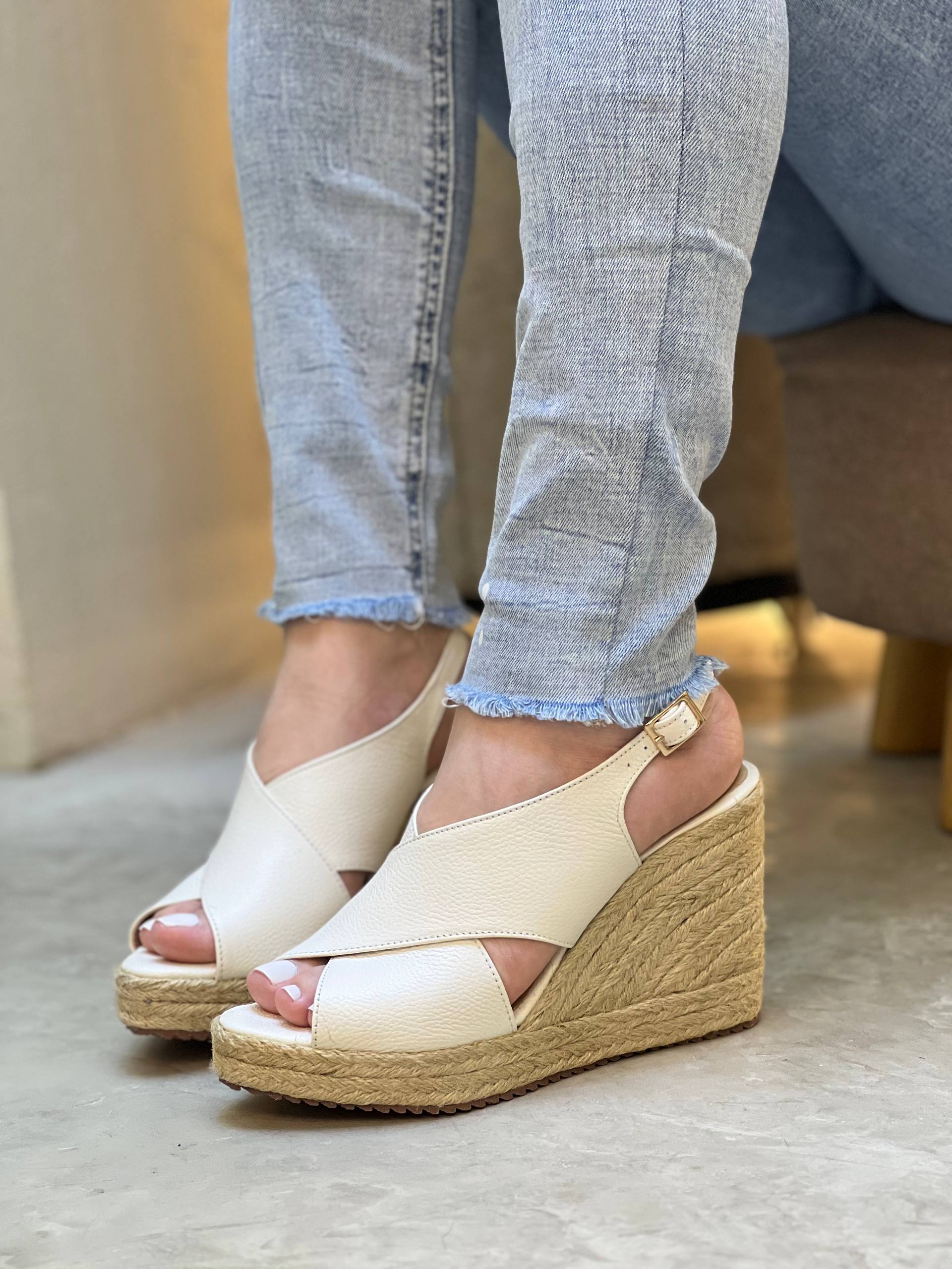 Plataformas cerrada de 8cm PLTF948 para mujer | Maraldo