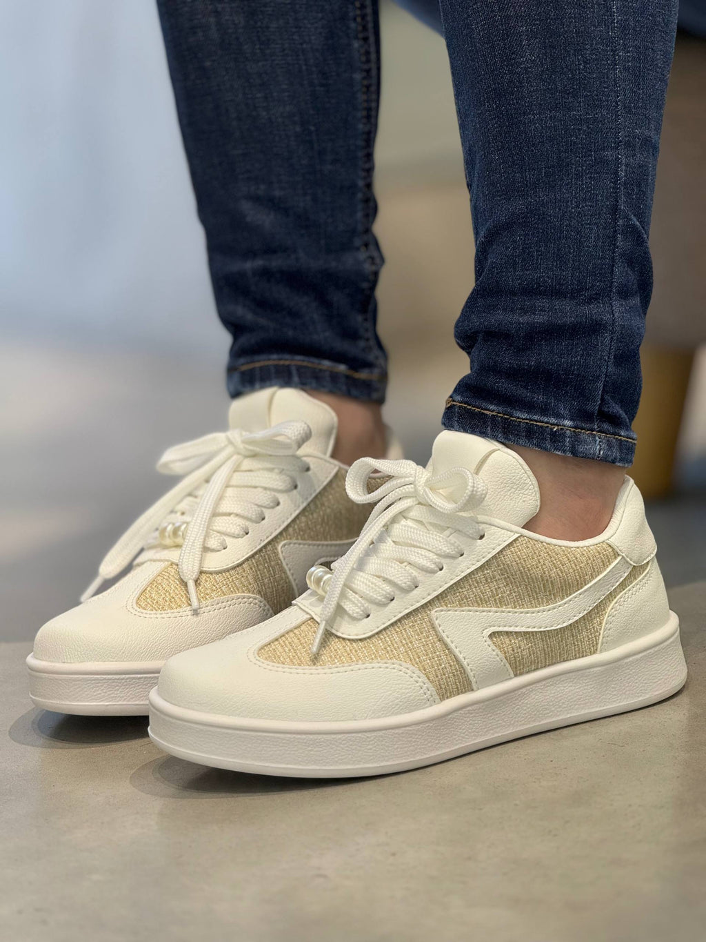 Tenis Marfil Toque Dorado - D881