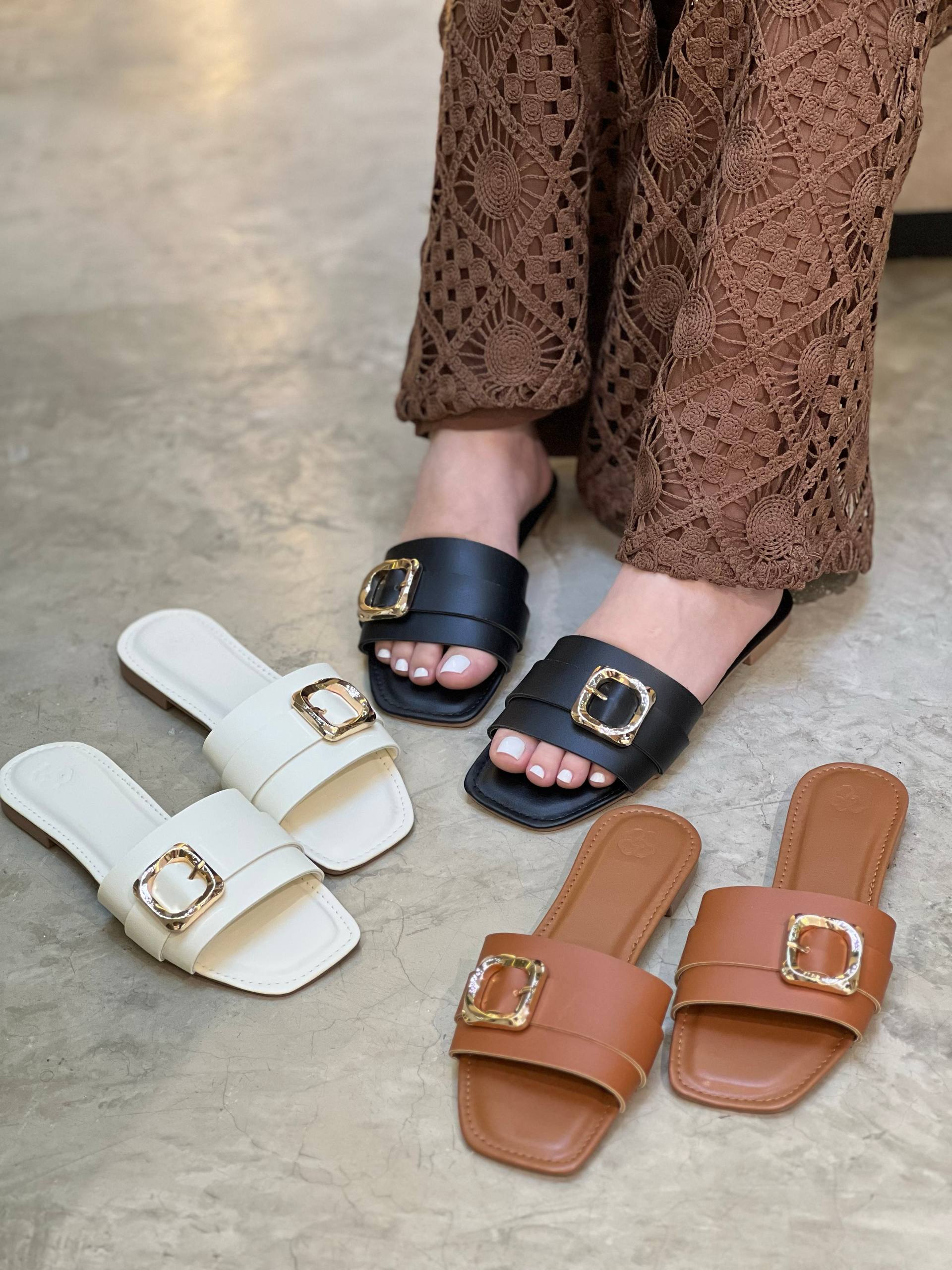 Sandalias planas elegantes para mujer con hebilla decorativa |  P1566