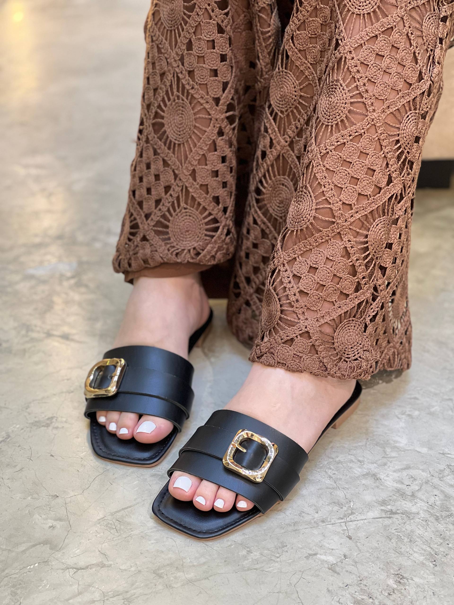 Sandalias planas elegantes para mujer con hebilla decorativa |  P1566