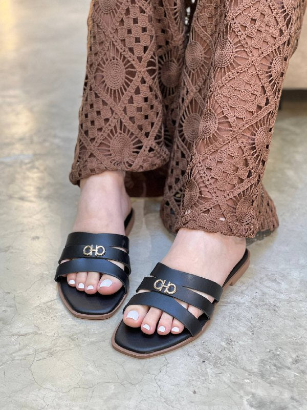 Sandalias planas para mujer con tiras cruzadas y herraje decorativo | P1564