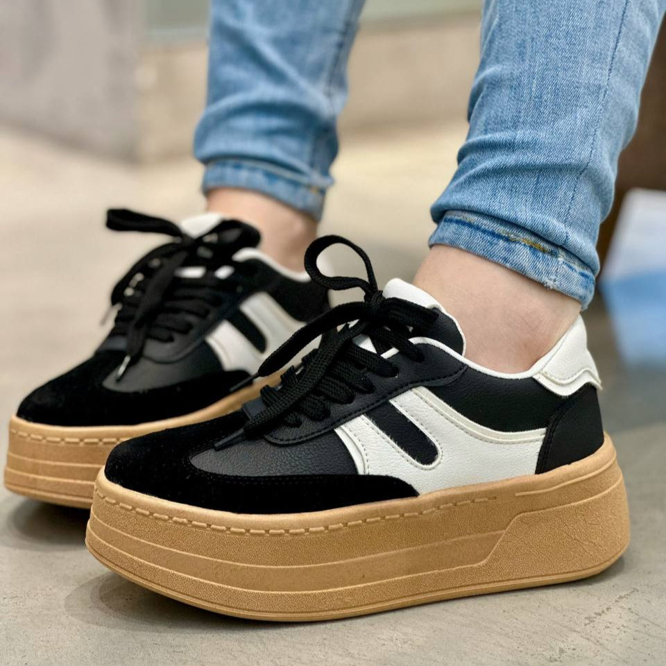 Tenis Negros Suela alta 5cm para mujer - D864