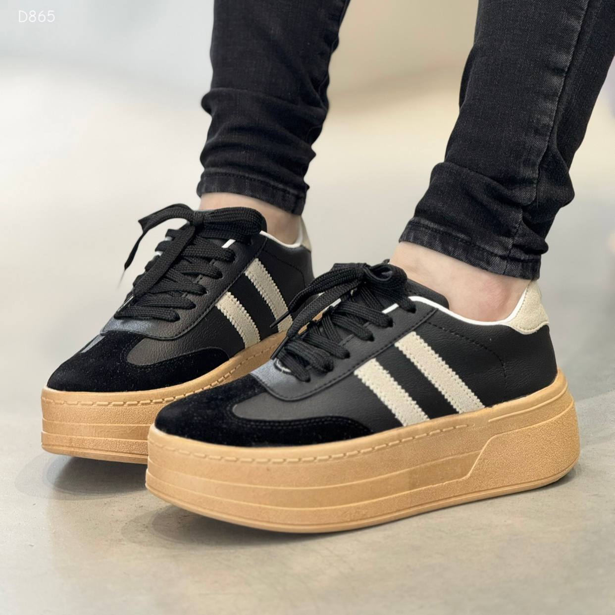 Tenis Negros suela alta 5cm para mujer - D865