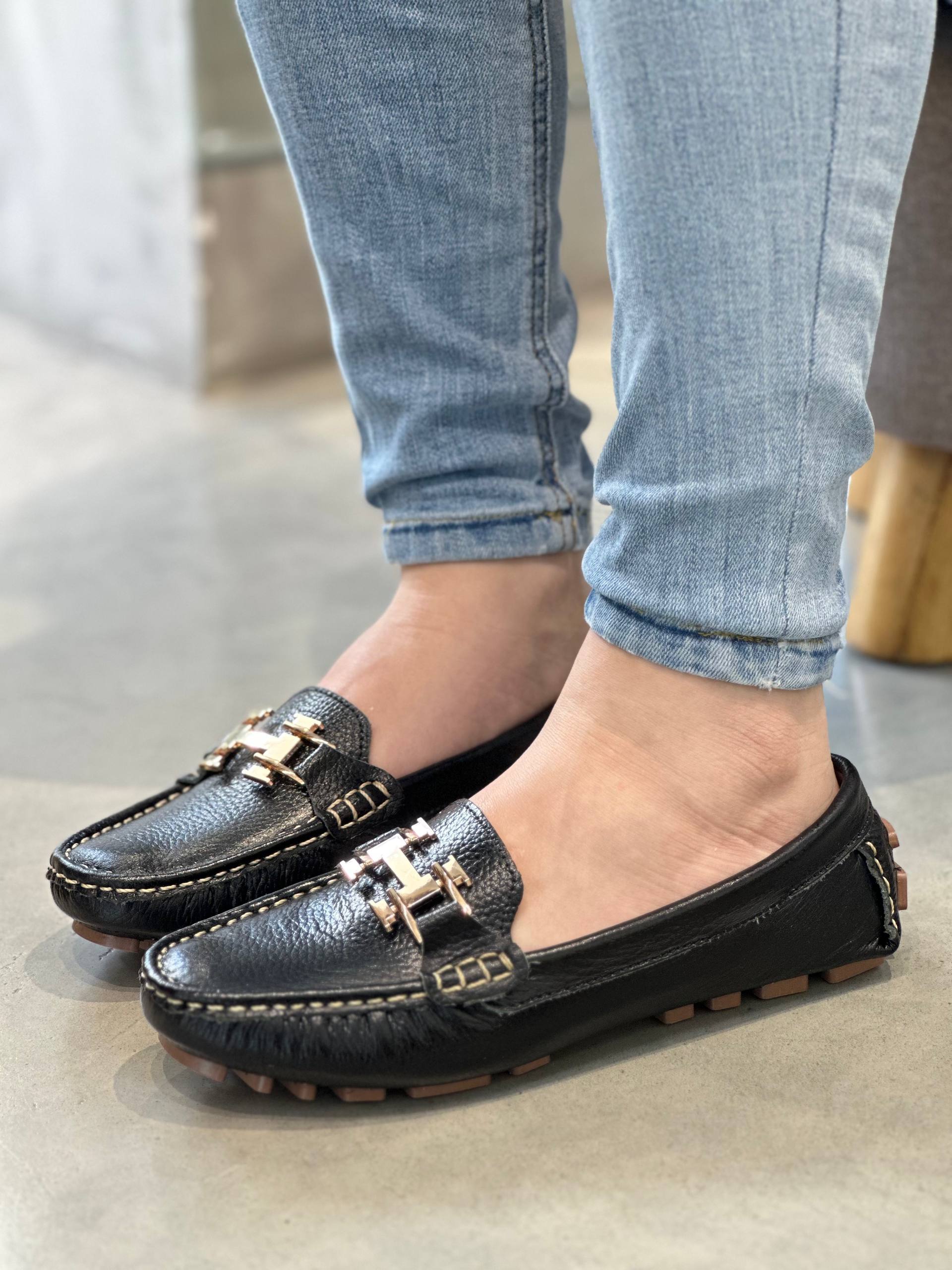 Mocasines negros con herraje metálico🖤  - MC2025