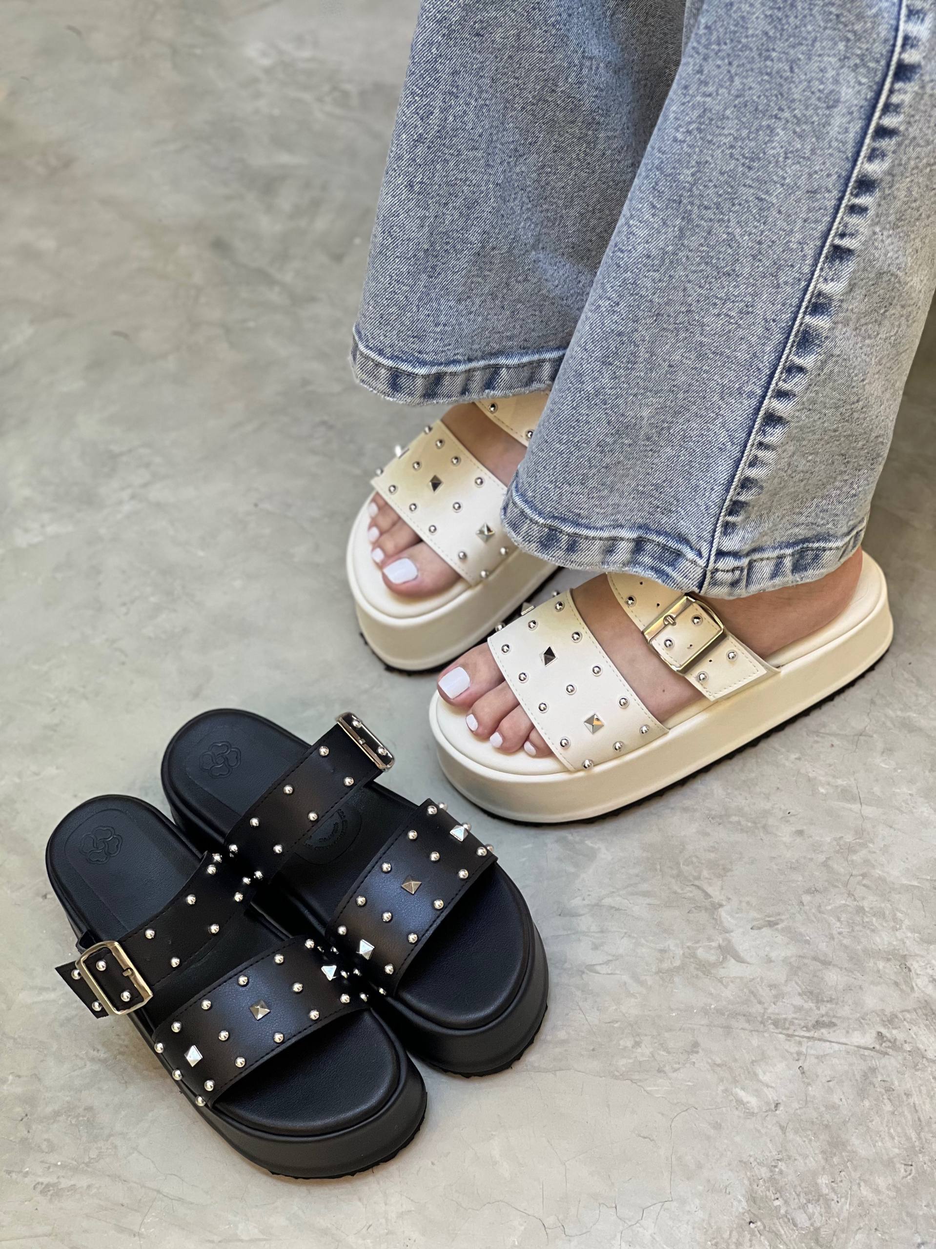 Sandalias modernas de plataforma con hebilla y taches MB109 para mujer | Maraldo