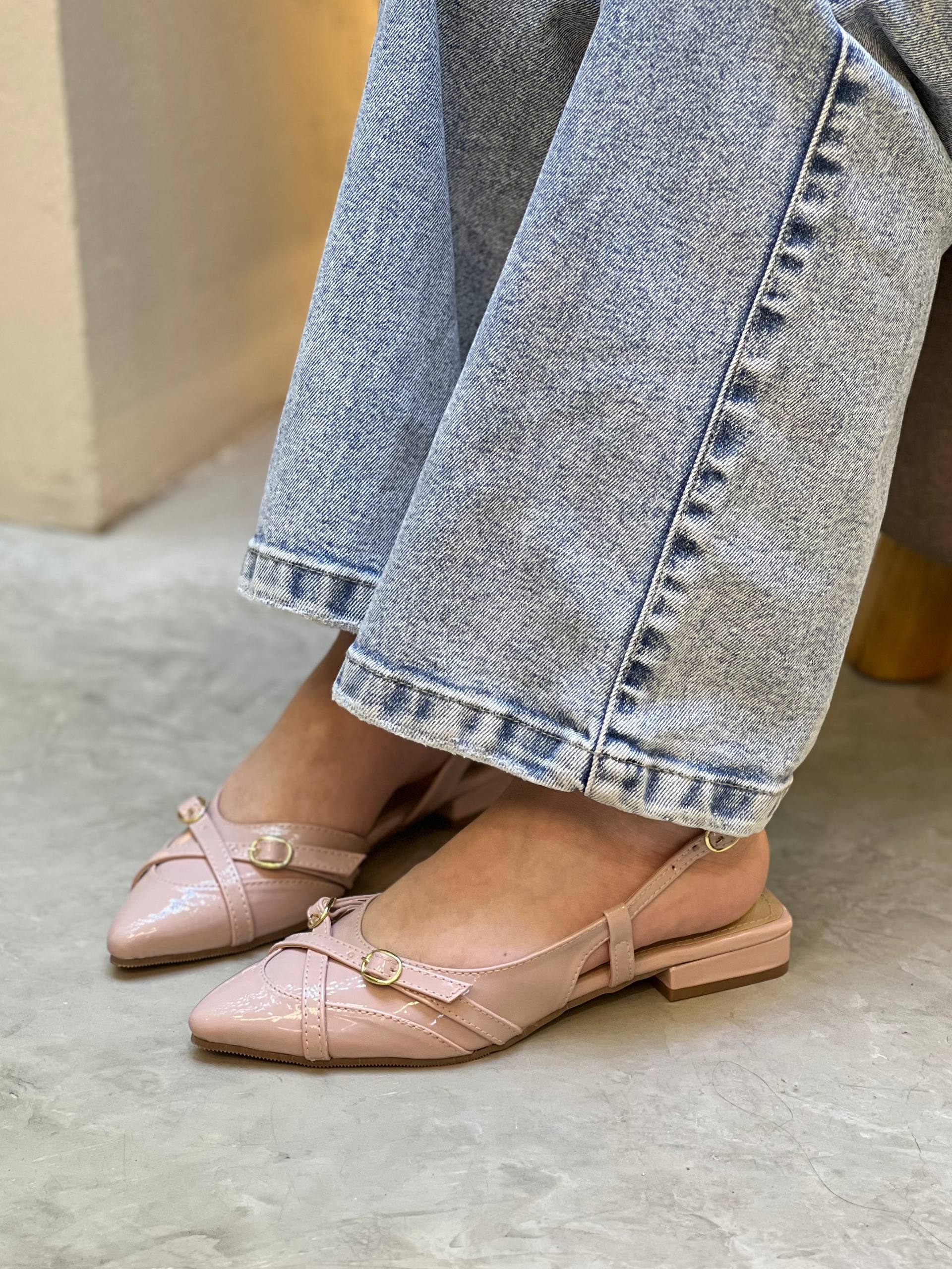 Baleta en charol con correa cruzada y punta fina VL23 para mujer | Maraldo