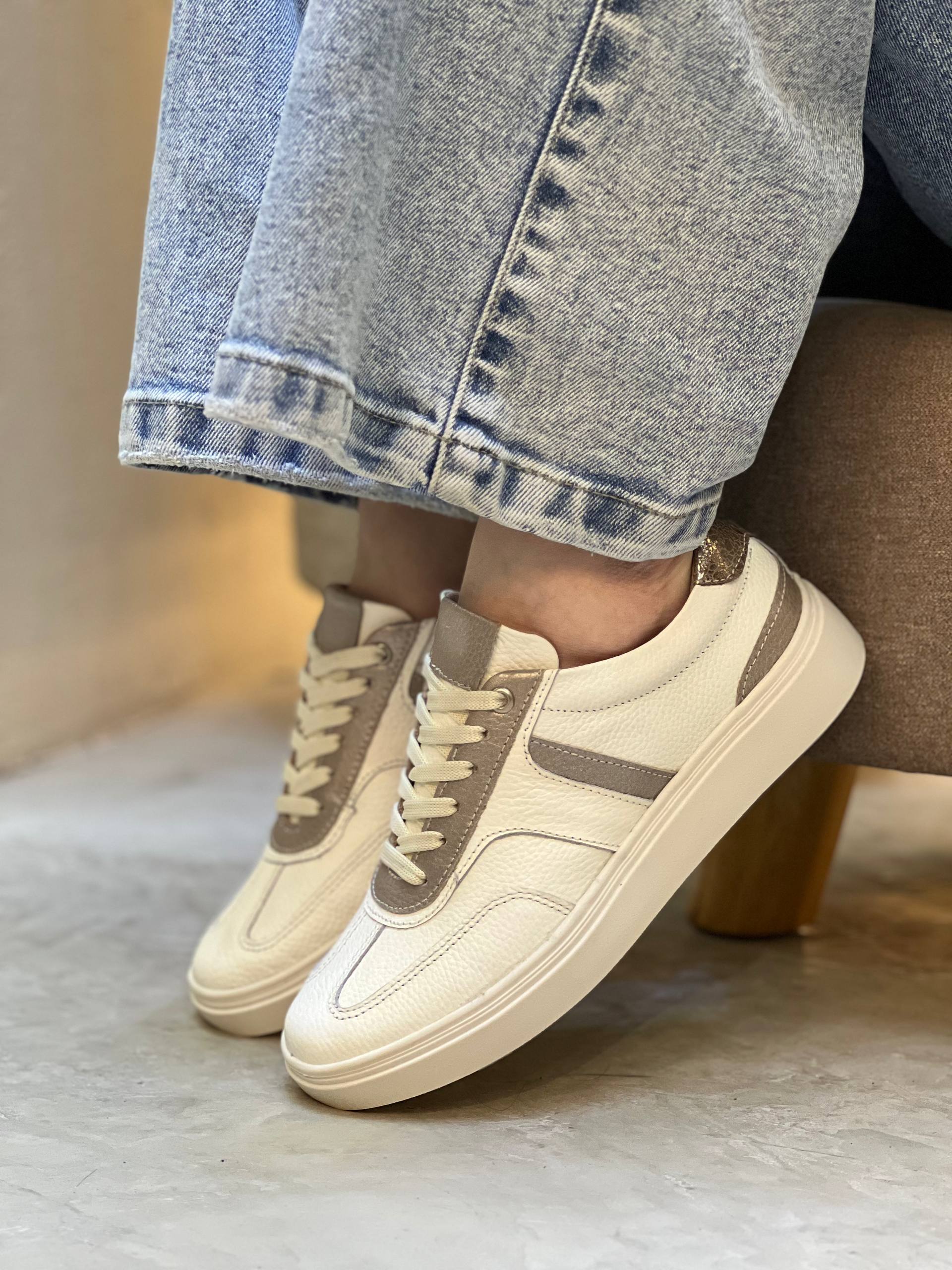 Tenis casuales de cuero combinados DSV63 para mujer | Maraldo