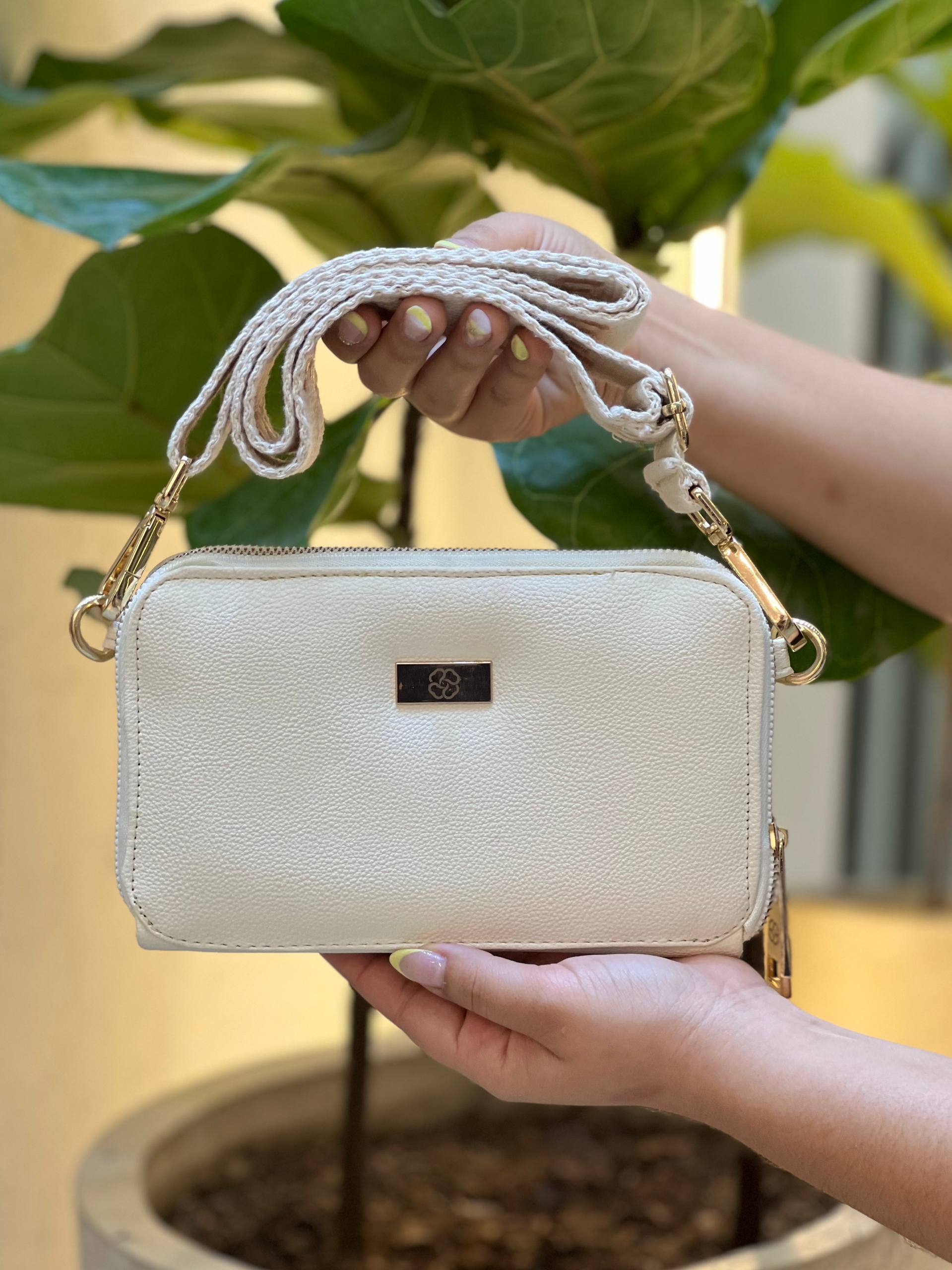 Bolso Blanco con Correa Sporty Chic - BL033