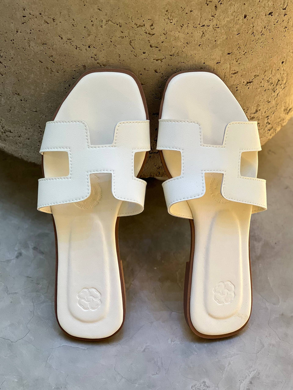 Sandalias planas en tendencia P1531 | Maraldo